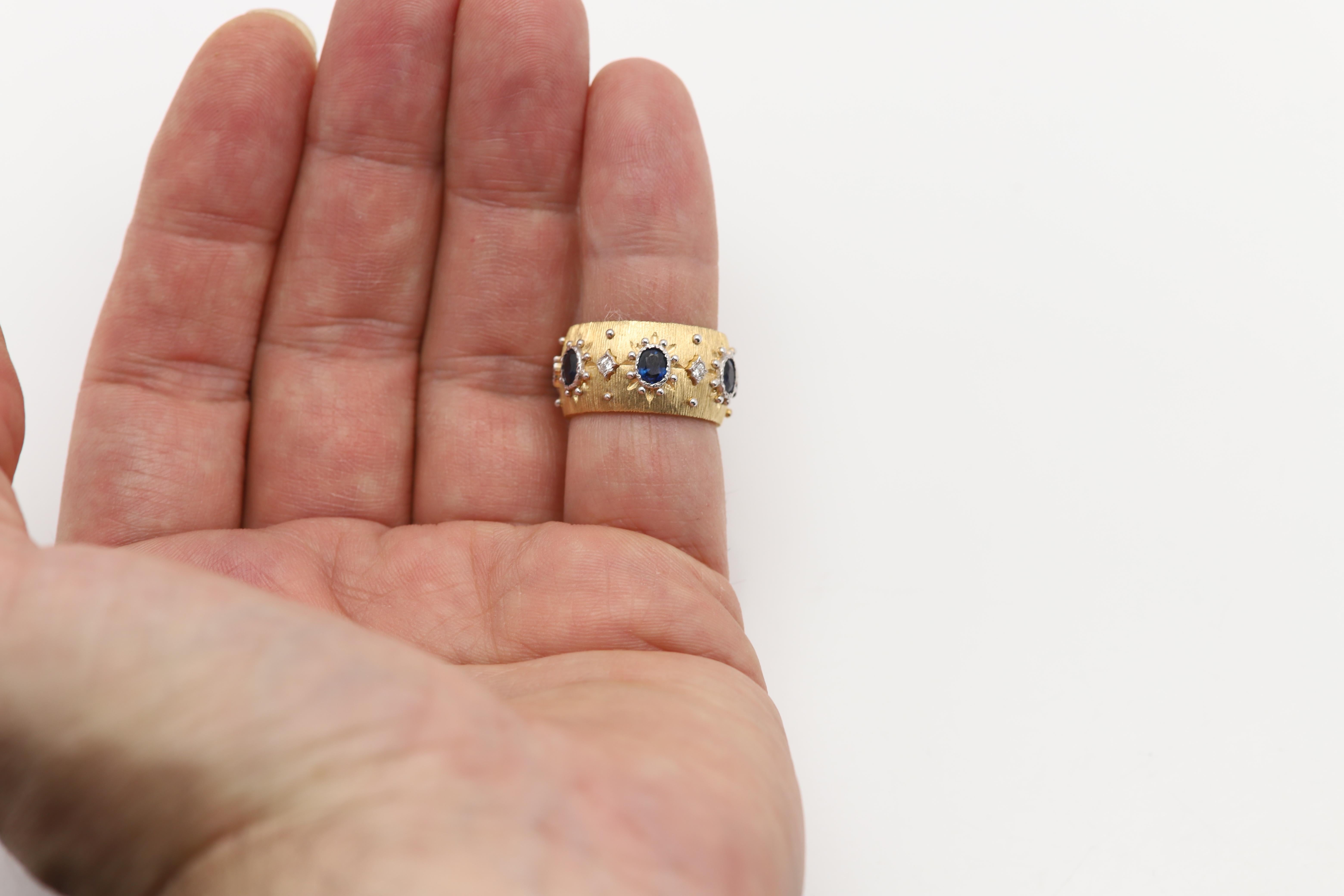 Oval Cut Vintage 18k Blue Sapphire Ring Band Natural and Solid yellow gold For Sale