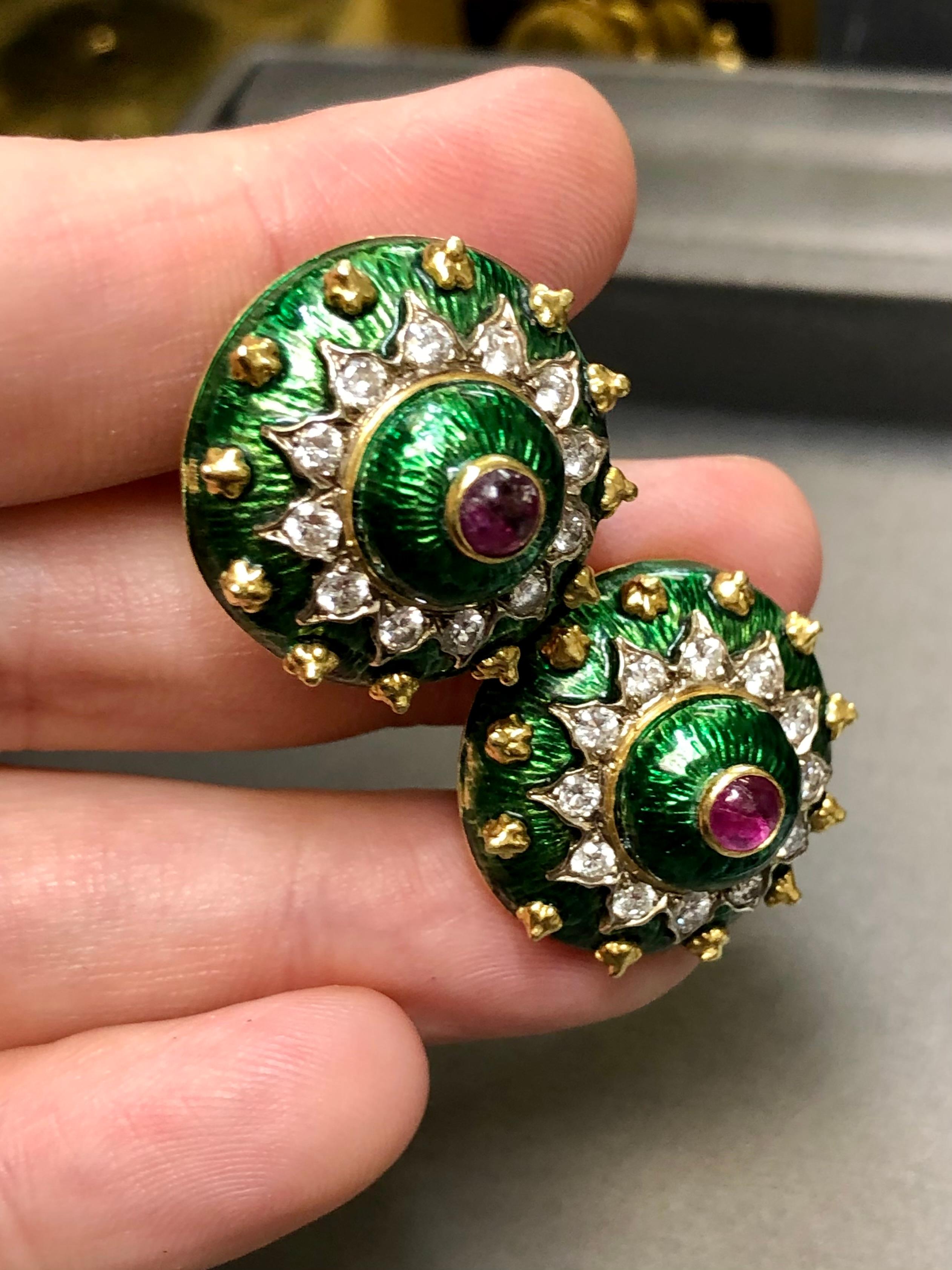 Vintage 18K BORIS LEBEAU Boucles d'oreilles Omega en émail vert rubis diamant pointes en vente 1