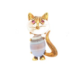 Vintage 18K Cat Brooch with Quartz Head, Banded Agate Body, and Ruby
