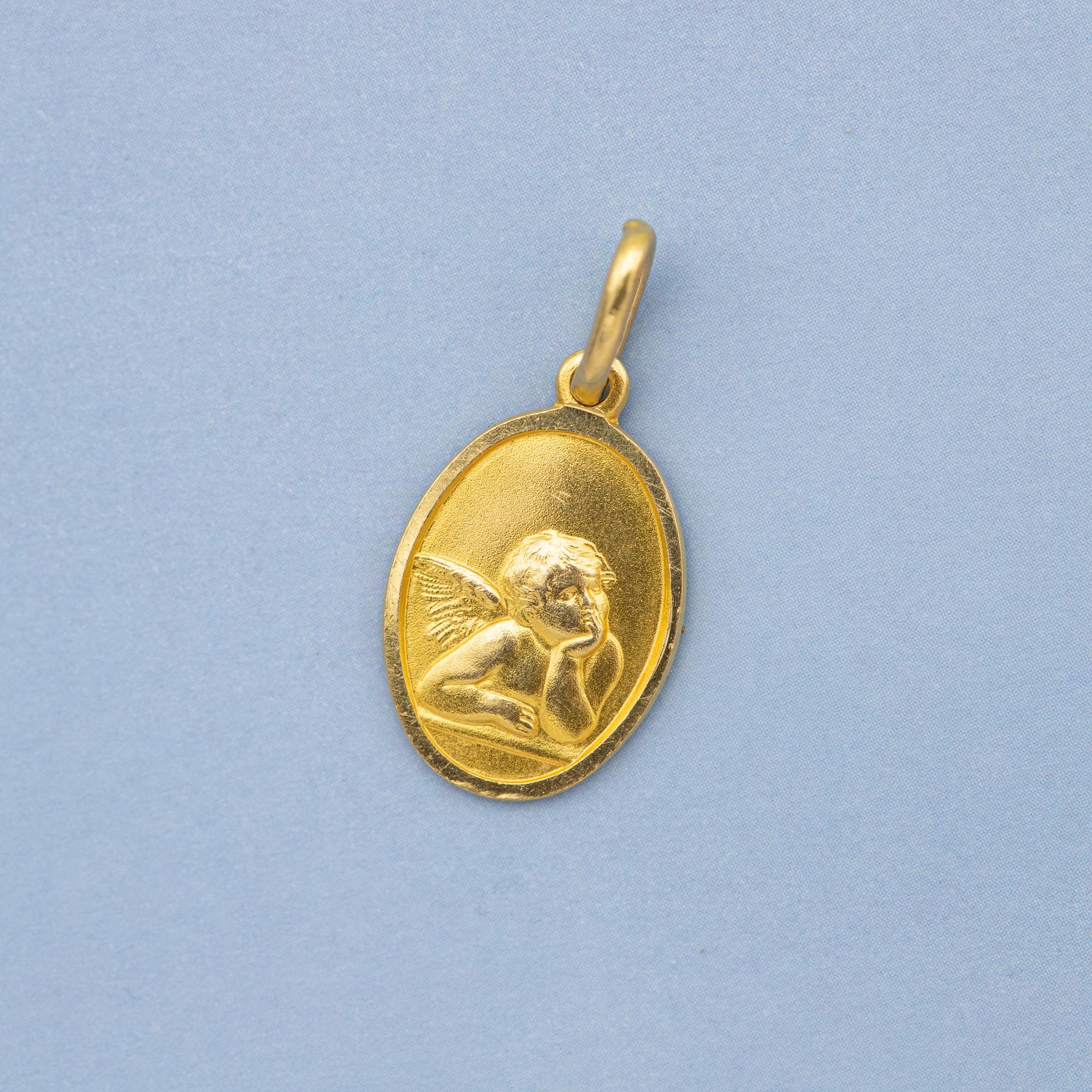 Vintage 18k cherub charm pendant - Angel medallion - solid yellow gold In Good Condition In Antwerp, BE