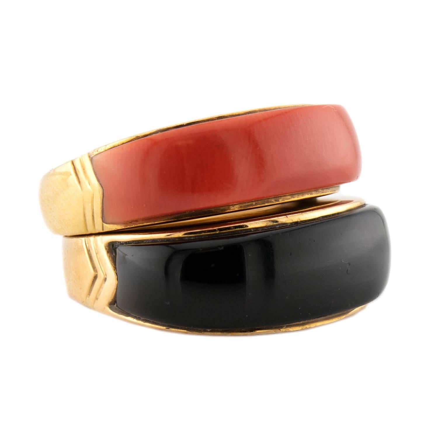 Ring-Set aus 18 Karat Koralle und Onyx (Retro) im Angebot