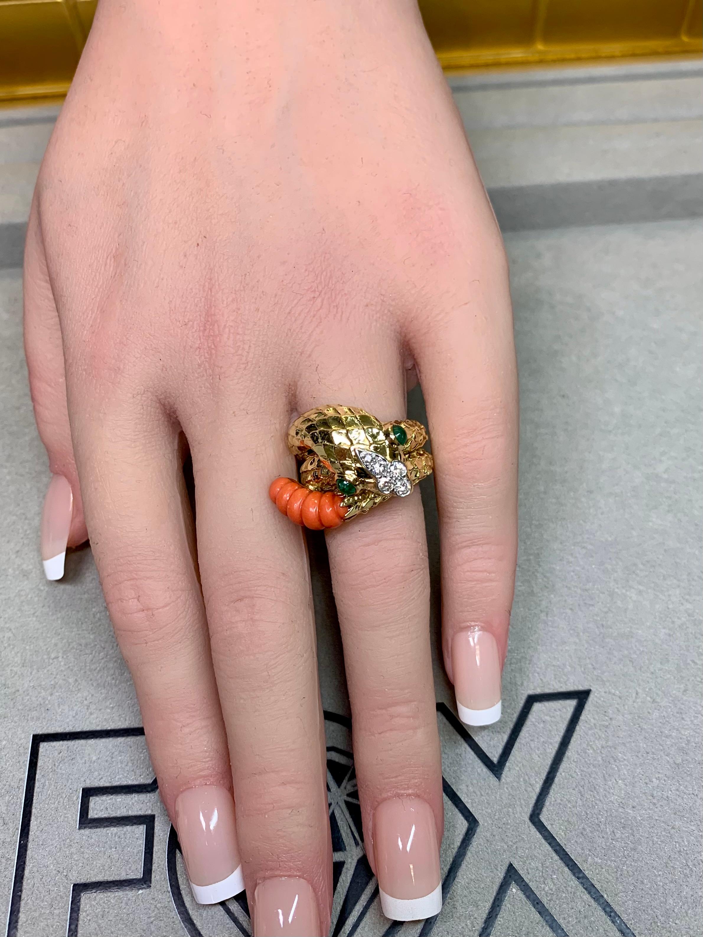 Vintage 18K Koralle Smaragd Diamant Schlange Schlange Breit Strukturiert Cocktail Ring im Angebot 5