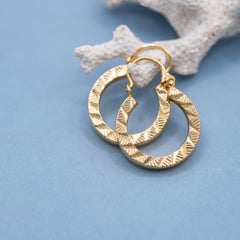 Vintage 18K Creoles - 18 karat solid yellow gold faceted hoop earrings