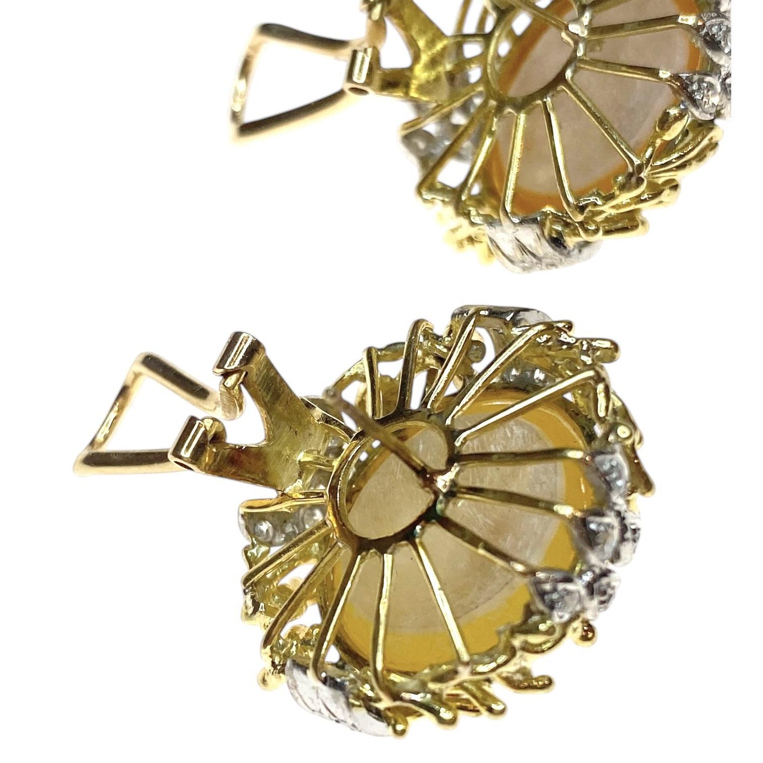 Vintage 18K kultivierte Mabe Perle & Diamant-Ohrringe (Rundschliff) im Angebot