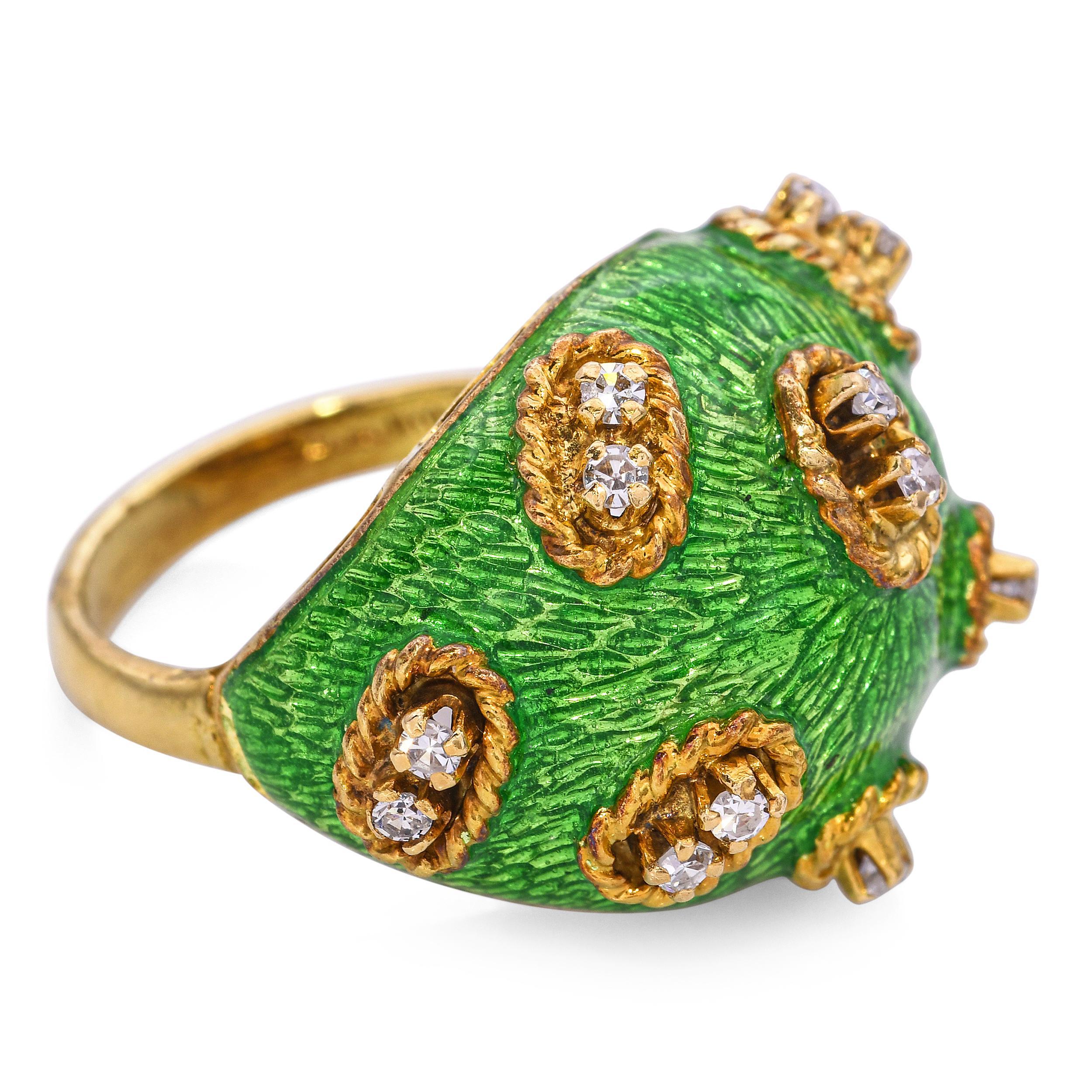 Anillo cúpula vintage 18k con diamantes y esmalte guilloché en venta 1