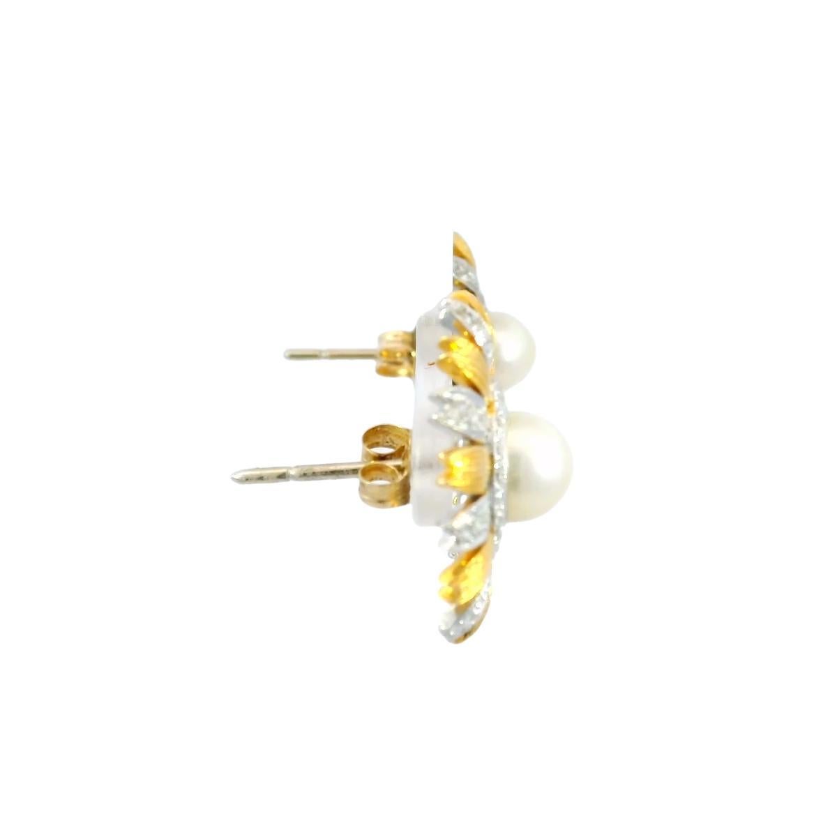 Vintage Blumen-Ohrstecker 18K Diamant und Perle Weiß- und Gelbgold im Zustand „Hervorragend“ im Angebot in Fairfield, CT
