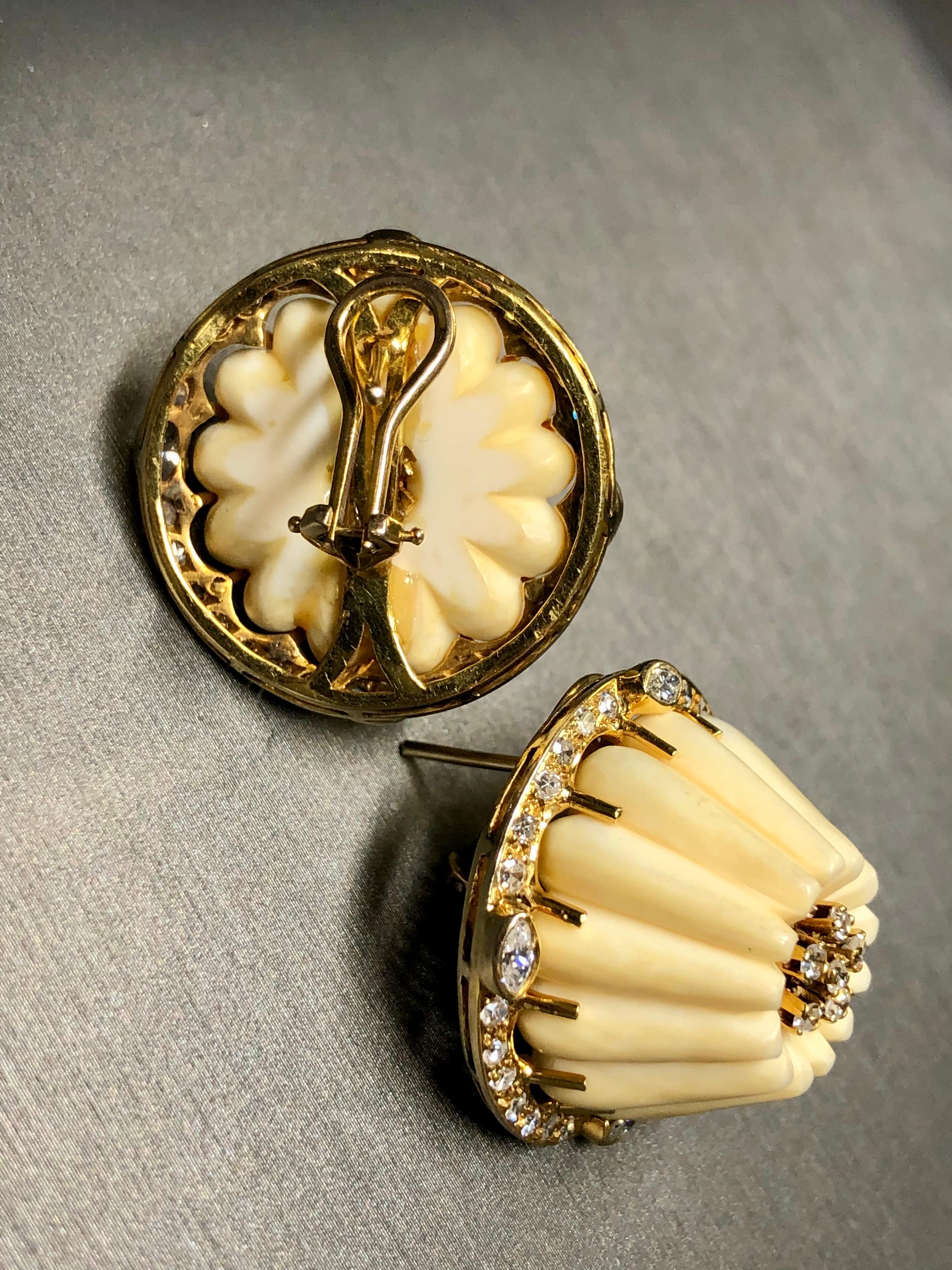 Contemporary Vintage 18K Diamond Carved Resin Omega Back Huggie Earrings 3.08cttw For Sale