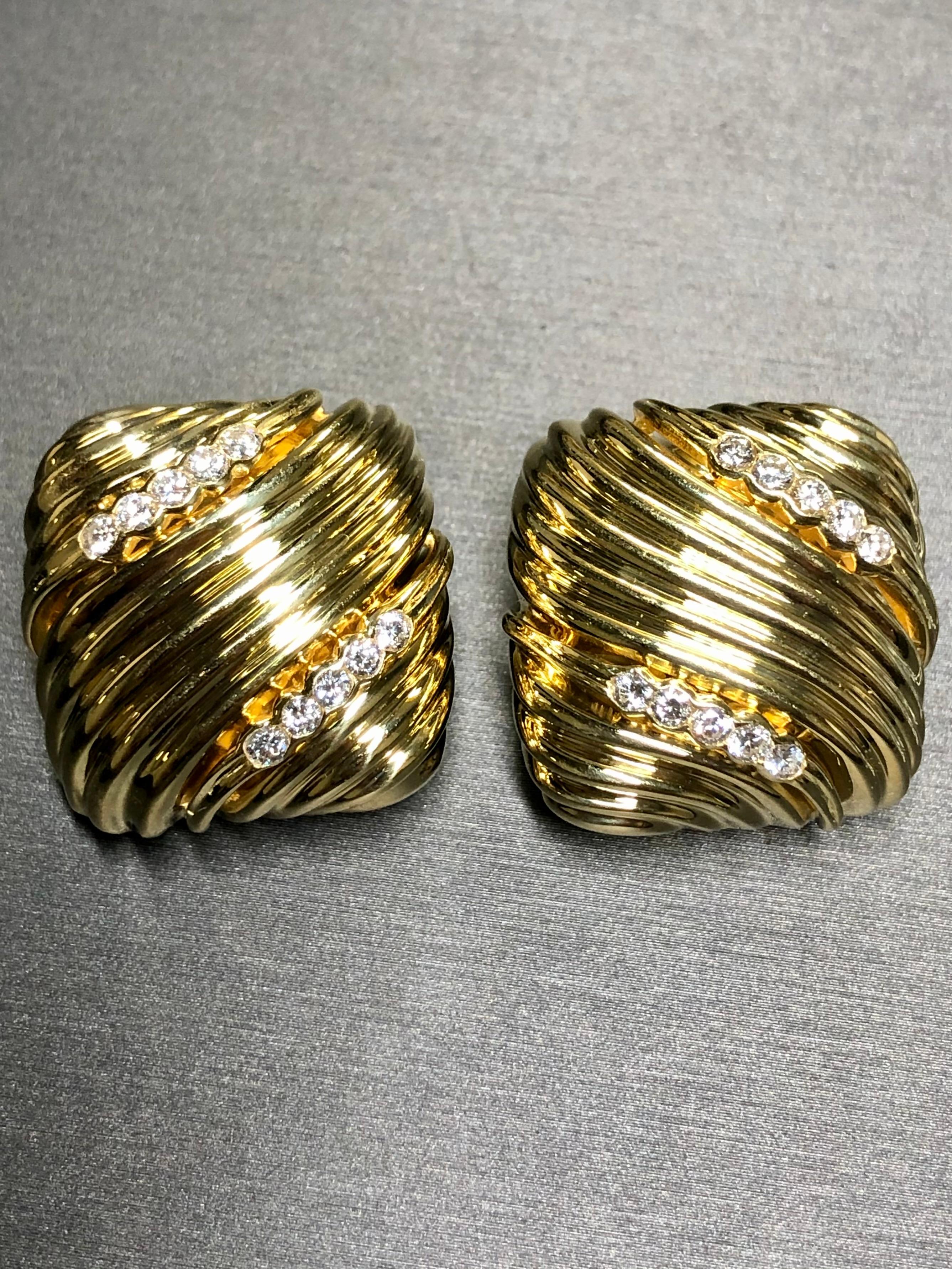 A classic and bold pair of French made huggies done in 18K yellow gold and set with approximately 1ctt in F-G color Vs1 clarity round diamonds. Earrings have posts with omega backs.


Dimmensions/Weight:

Earrings measure 1” by 1” and weigh