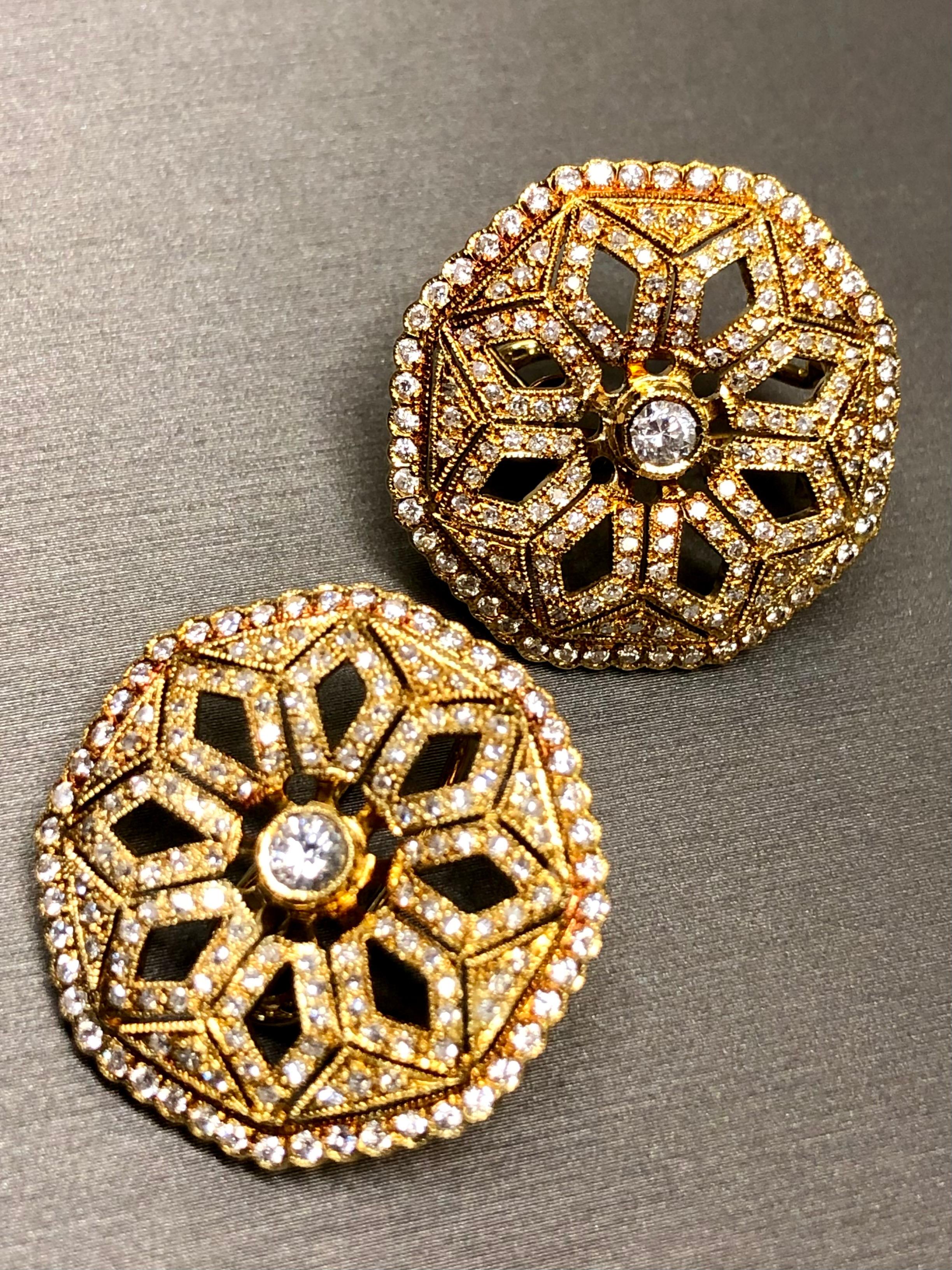 Vintage 18K Diamant achteckige florale Huggie Ohrringe Omega zurück 3,30ctw NUMBERED im Angebot 4