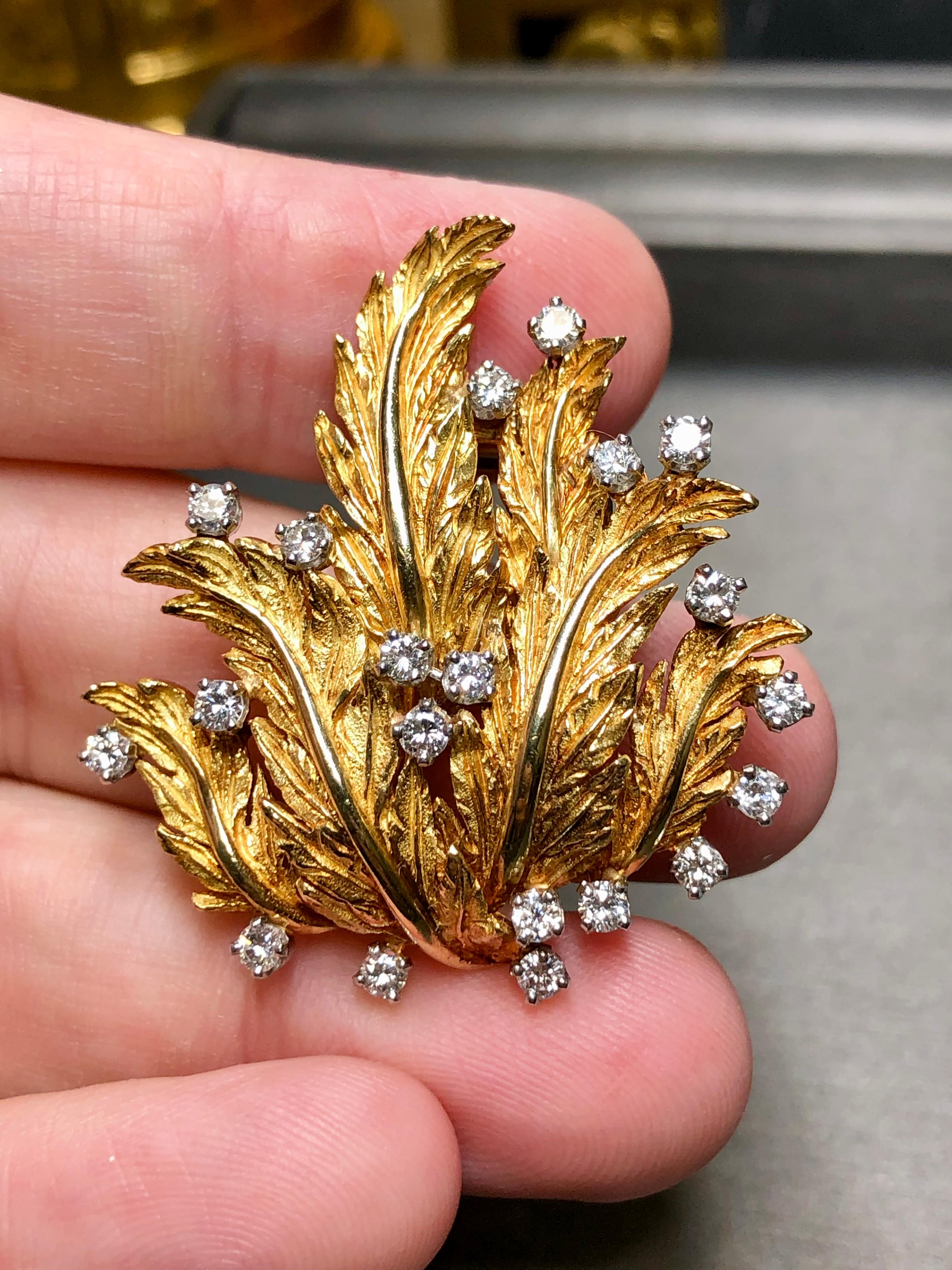 Vintage 18K Diamond Wide Leaf Brooch Pin  In Good Condition For Sale In Winter Springs, FL
