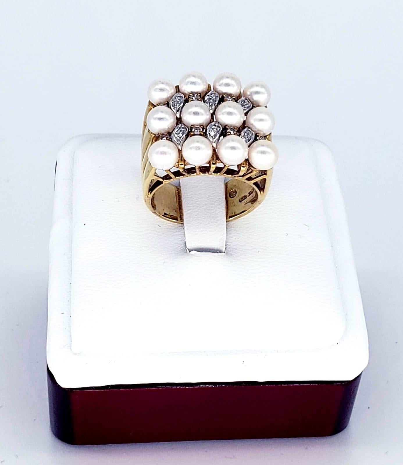 Vintage 18 Karat Diamonds and Pearls Bridal Ring In Good Condition For Sale In Miami, FL