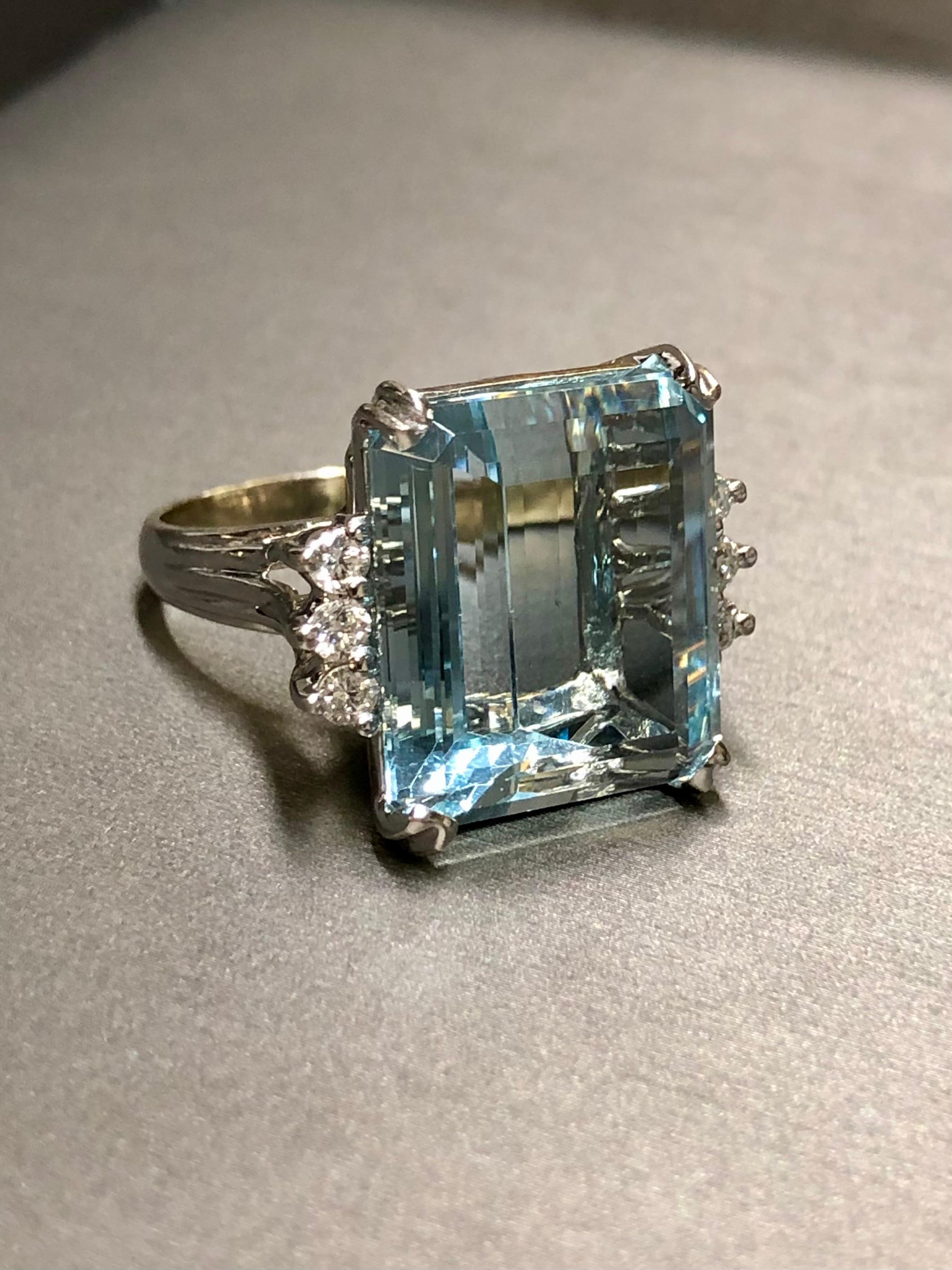 Vintage 18K Emerald Cut Aquamarine Diamond Cocktail Ring 20ct+ Sz 7.5 In Good Condition In Winter Springs, FL