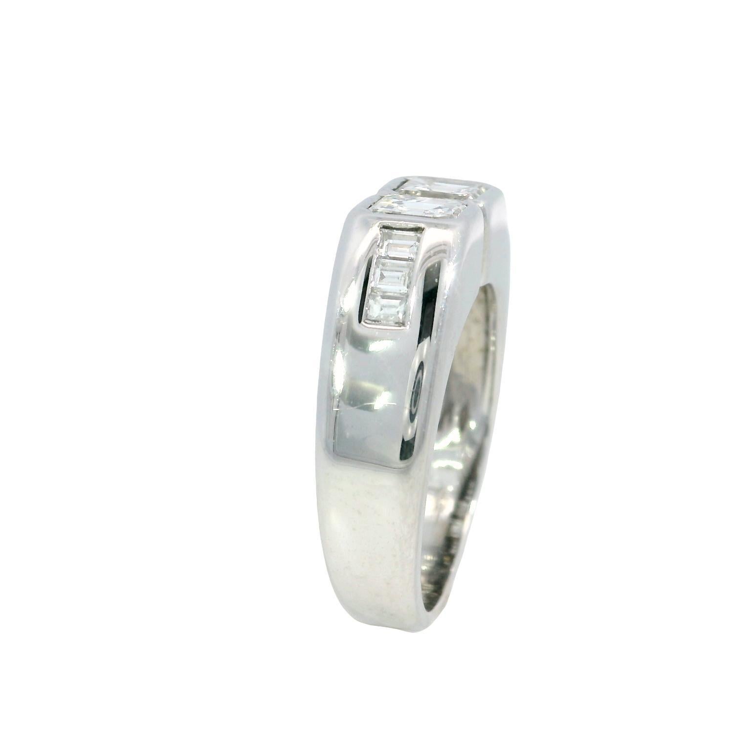Anello vintage in oro bianco italiano con diamante taglio smeraldo 18 carati, misura 7 in vendita 4