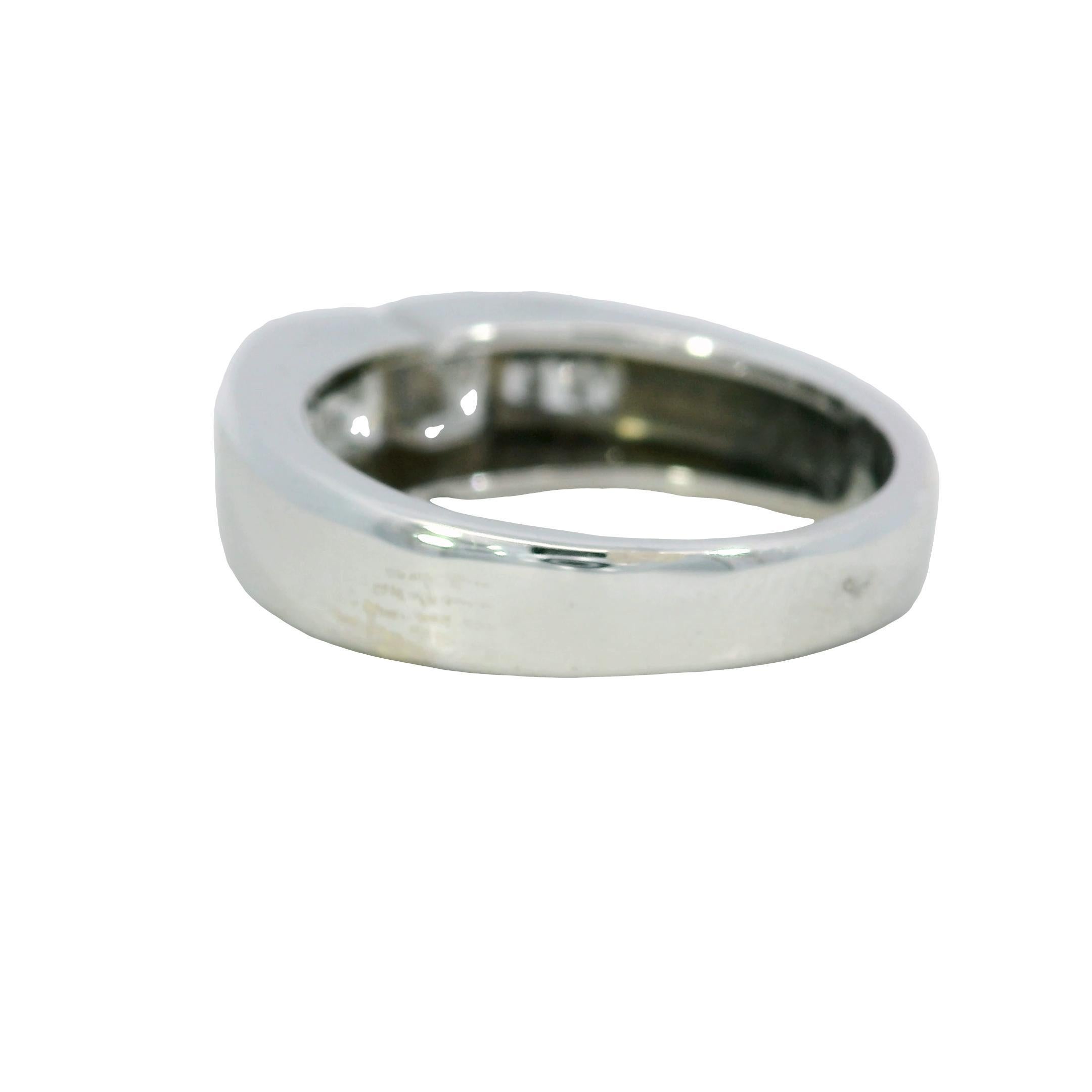 Anello vintage in oro bianco italiano con diamante taglio smeraldo 18 carati, misura 7 in vendita 5