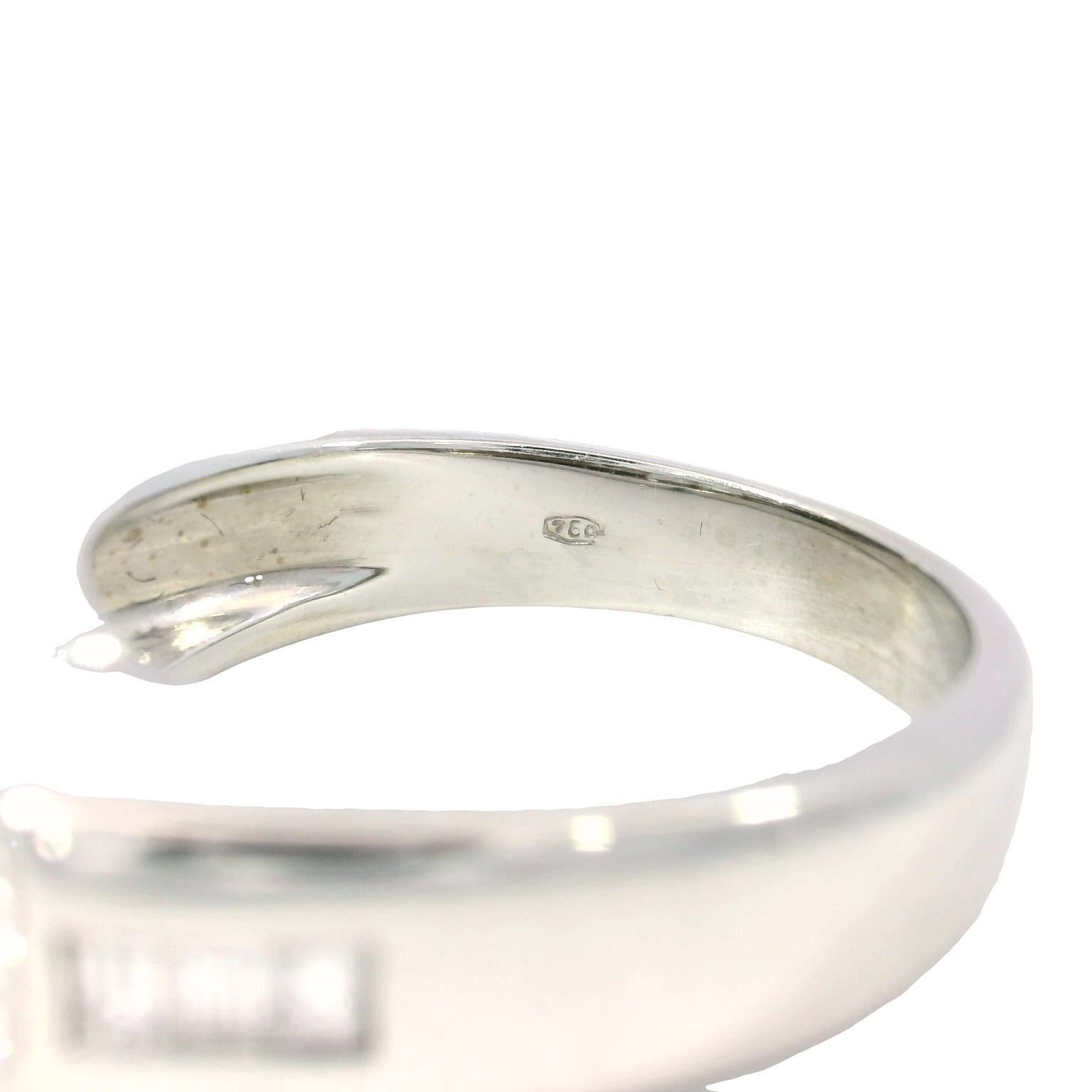 Anello vintage in oro bianco italiano con diamante taglio smeraldo 18 carati, misura 7 in vendita 2