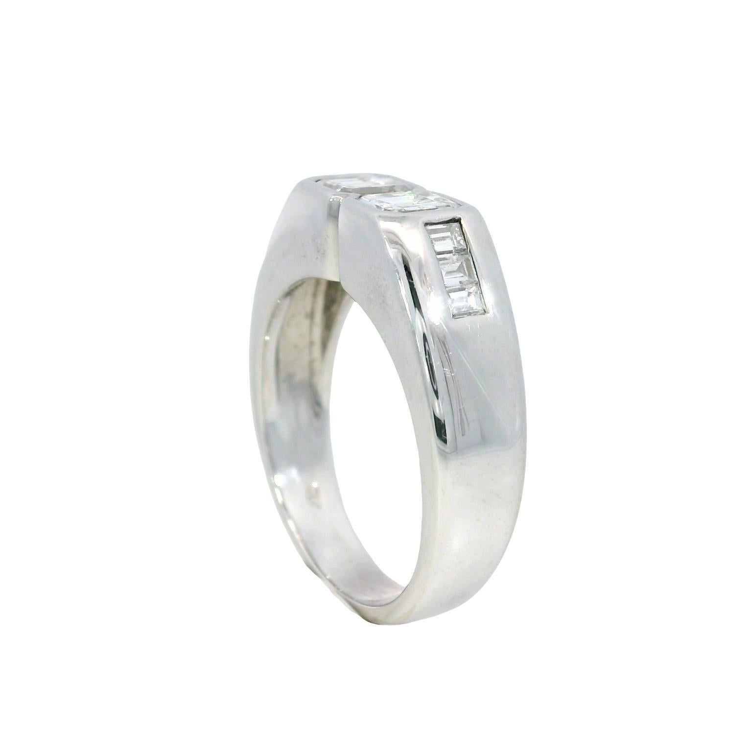 Anello vintage in oro bianco italiano con diamante taglio smeraldo 18 carati, misura 7 in vendita 3