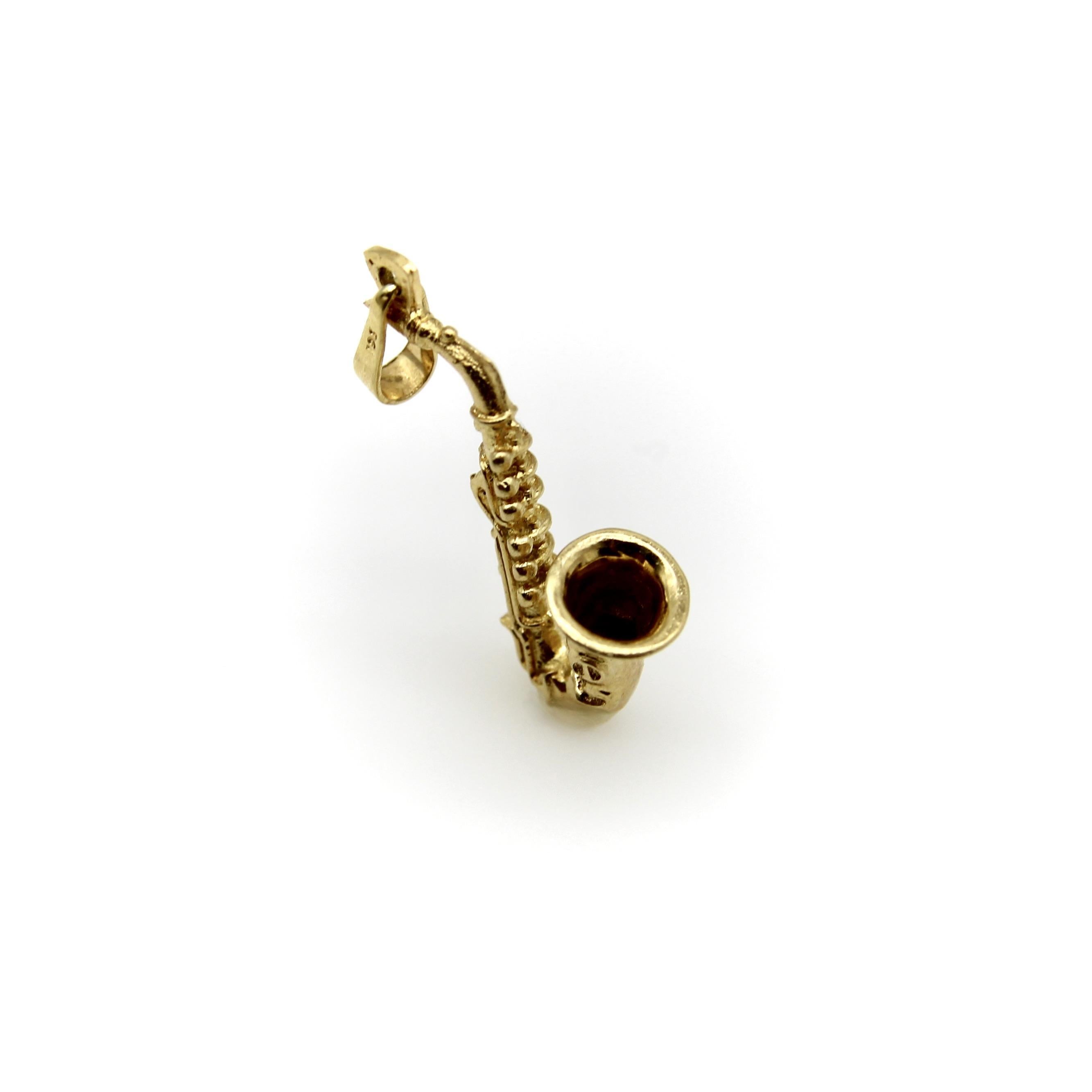Charm a forma di sassofono d'epoca in 18K Gołd In condizioni buone in vendita a Venice, CA