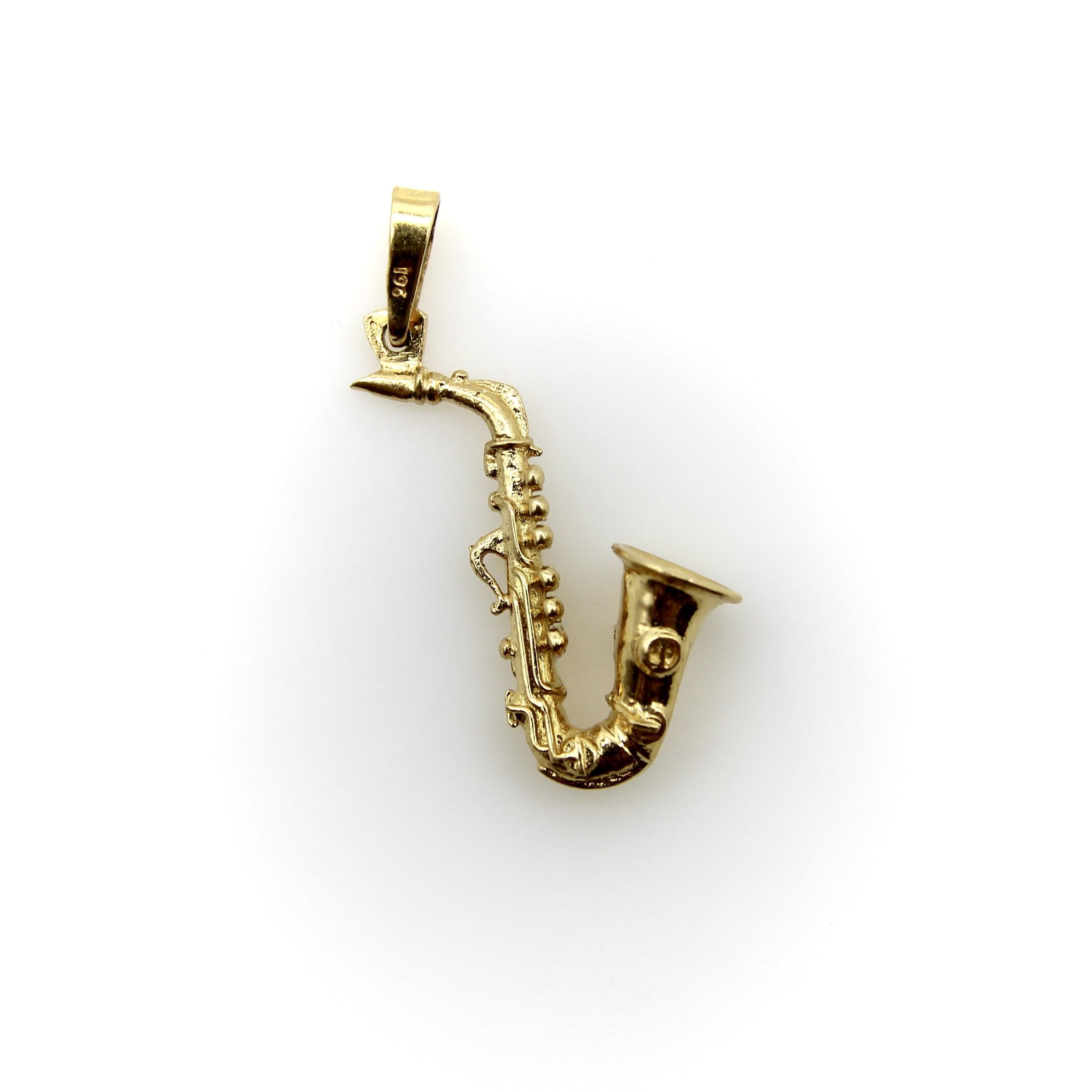 da uomo o donna Charm a forma di sassofono d'epoca in 18K Gołd in vendita