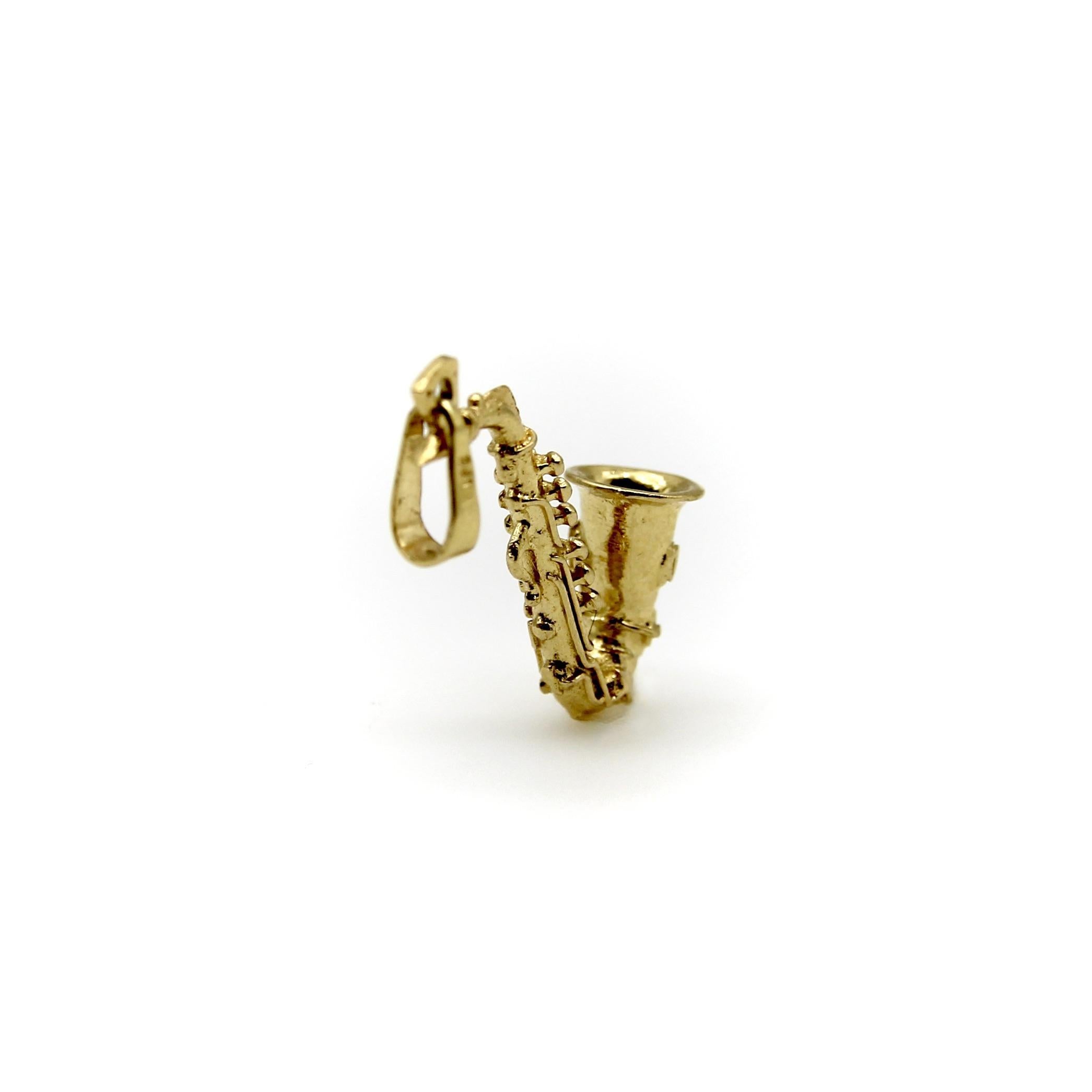 Charm a forma di sassofono d'epoca in 18K Gołd in vendita 2