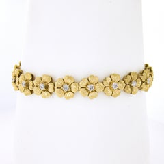 Vintage 18k Gold 1.19ctw Diamond Detailed Etched Textured Flower Link Bracelet