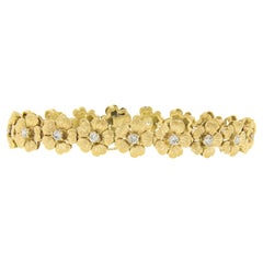 Vintage 18k Gold 1.19ctw Diamond Detailed Etched Textured Flower Link Bracelet