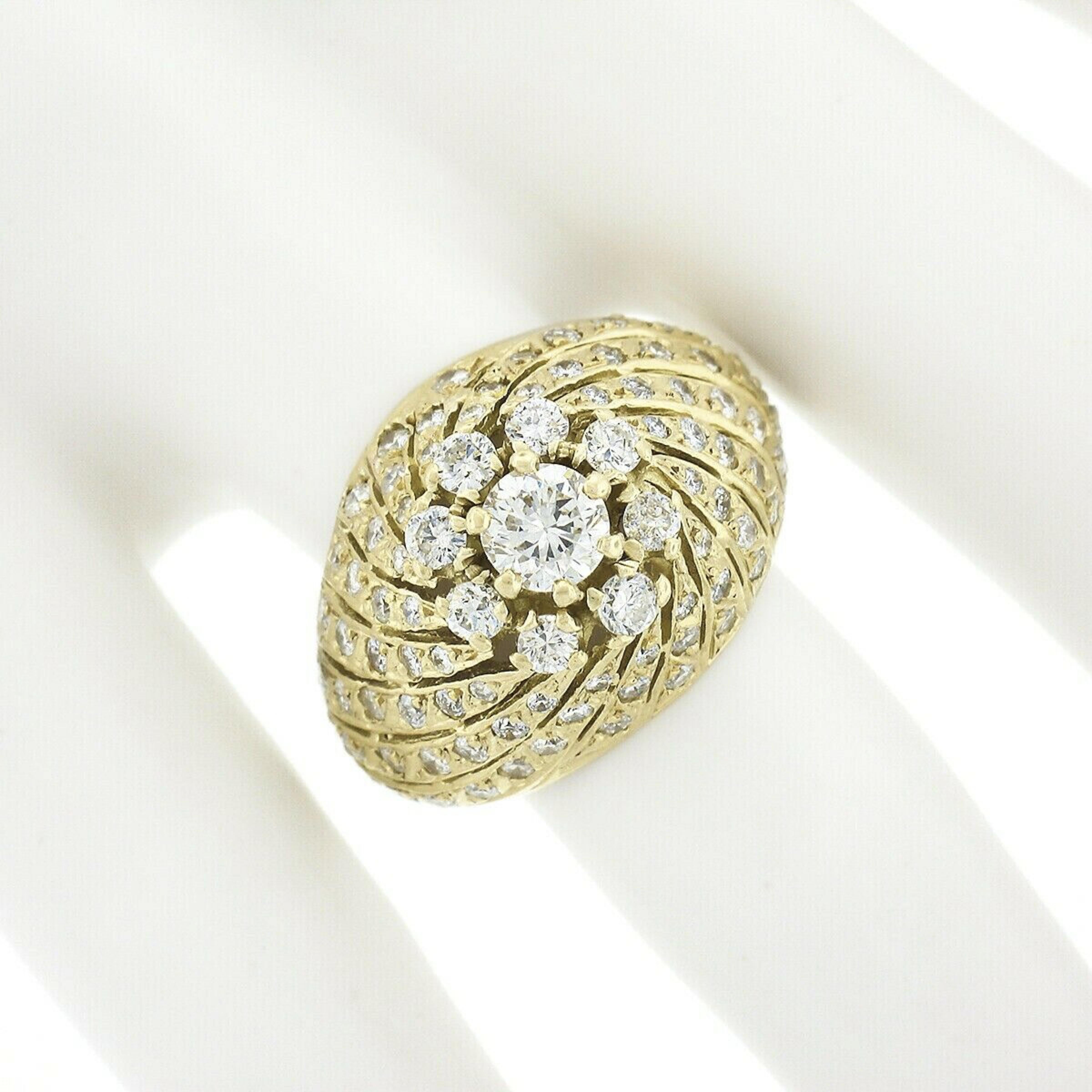 18 Karat Gold 1,93 Karat runder Diamant Cluster Top High Swirl gewölbter Cocktail-Ring, Vintage (Rundschliff) im Angebot