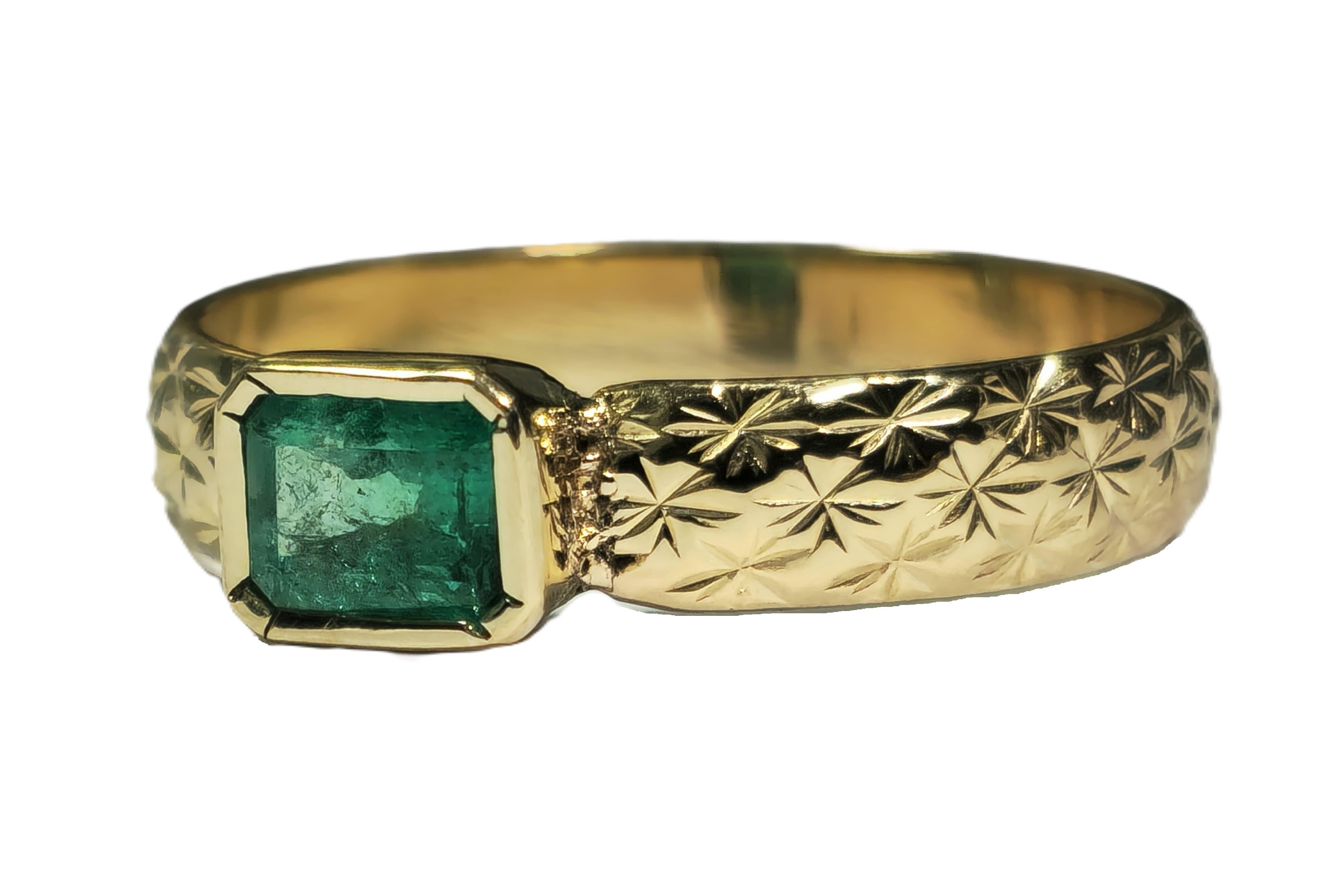 Introducing our exquisite 18k gold ring, adorned with a stunning 1ct center natural Colombian emerald. This elegant piece weighs 3.77 grams and is designed to fit a size 8.25 US finger perfectly. Crafted with care, this ring showcases the natural