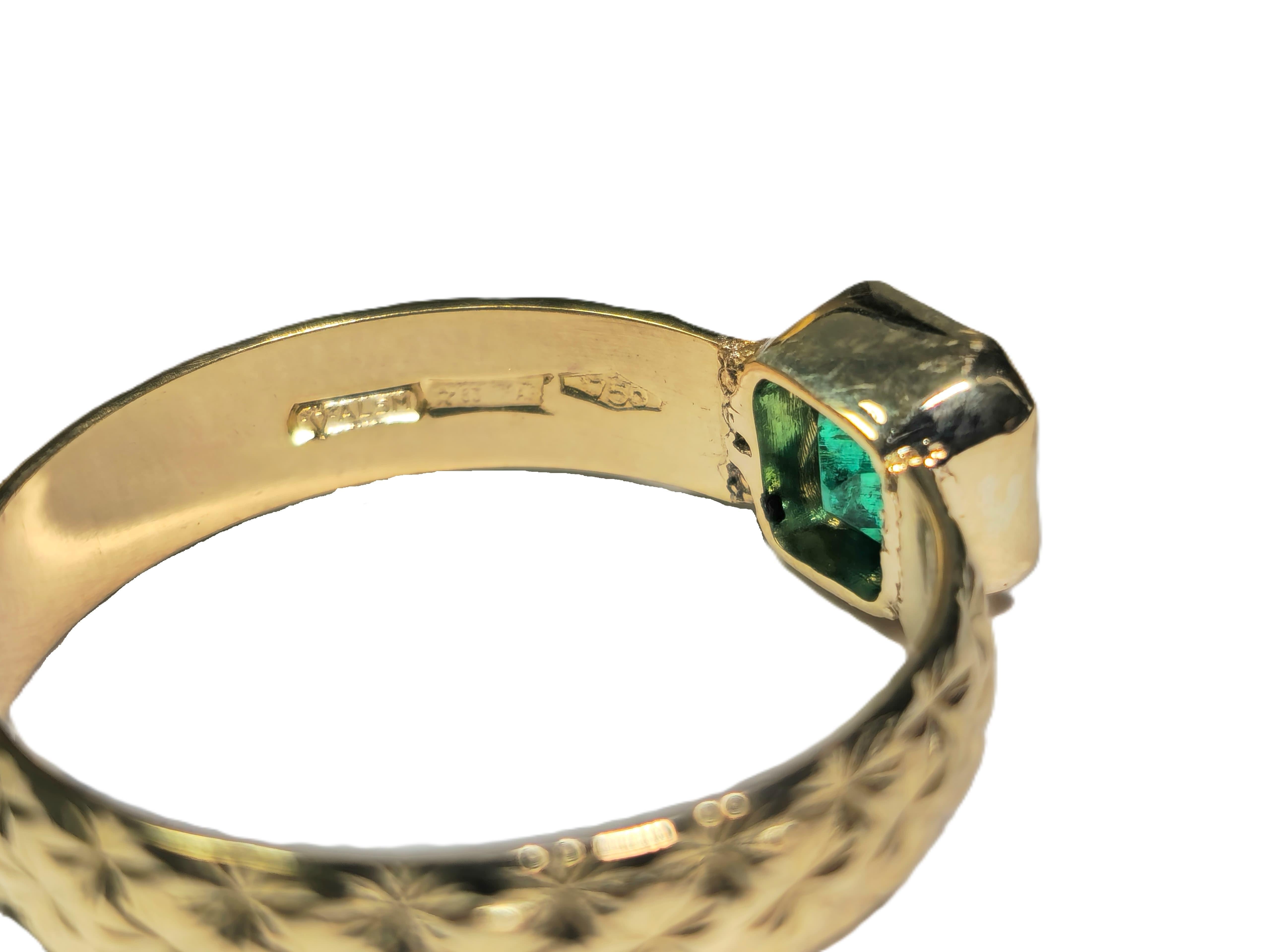 Emerald Cut Vintage 18k Gold 1ct Natural Colombian Emerald Ring For Sale