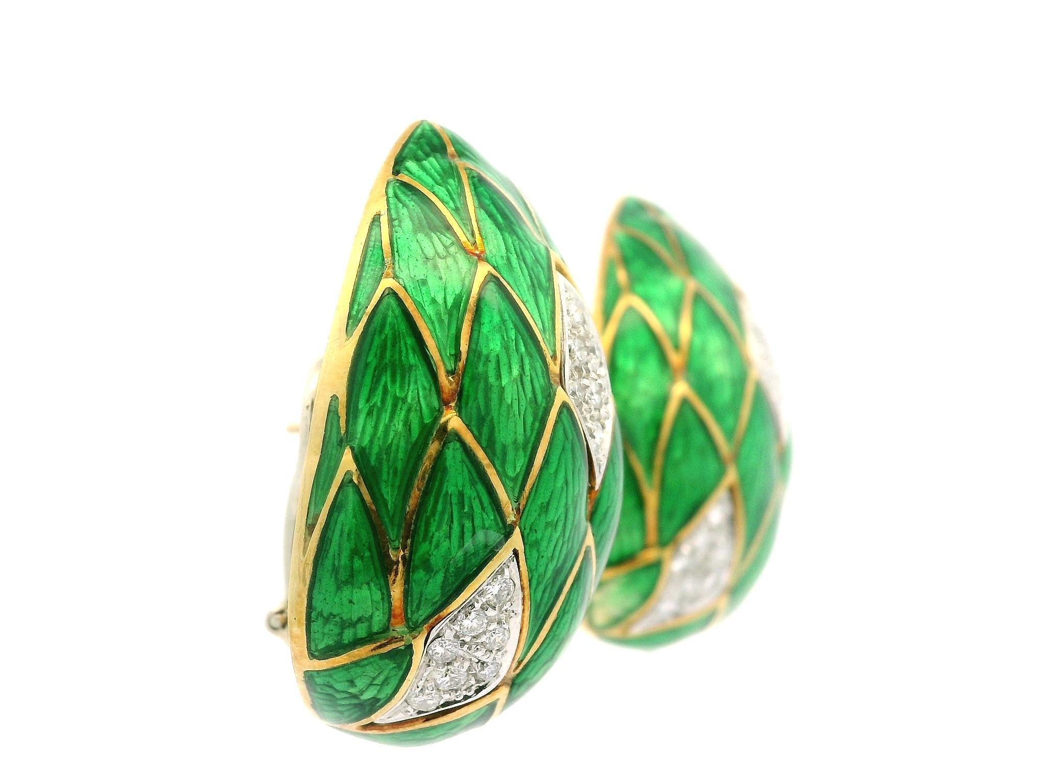 Orecchini d'epoca in oro 18k con diamante da 1ctw e smalto verde a forma di uovo grande e strutturato in vendita 6