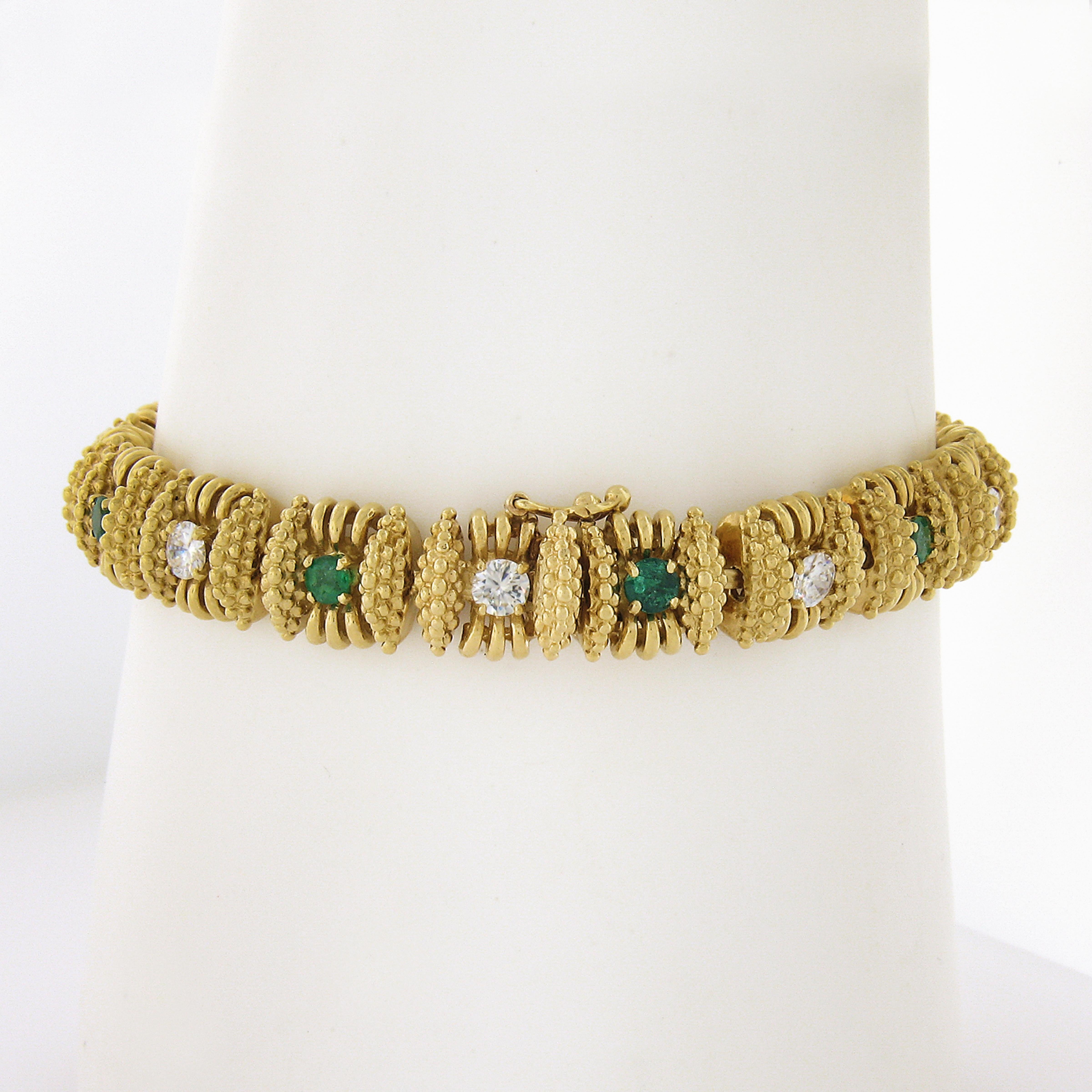 Round Cut Vintage 18k Gold 2.8ctw Diamond & Emerald Textured Detailed Work Line Bracelet For Sale