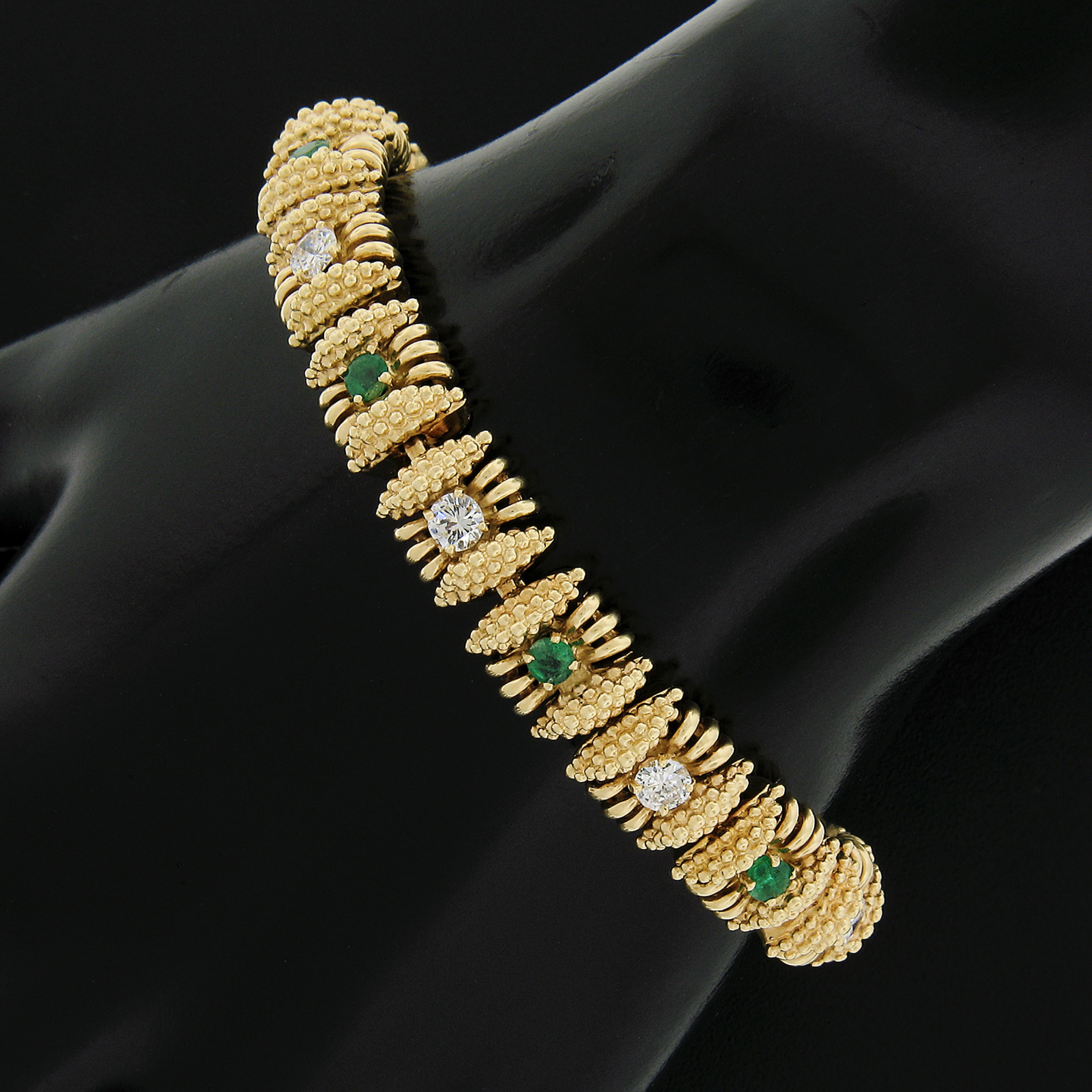 Vintage 18k Gold 2.8ctw Diamond & Emerald Textured Detailed Work Line Bracelet In Excellent Condition For Sale In Montclair, NJ