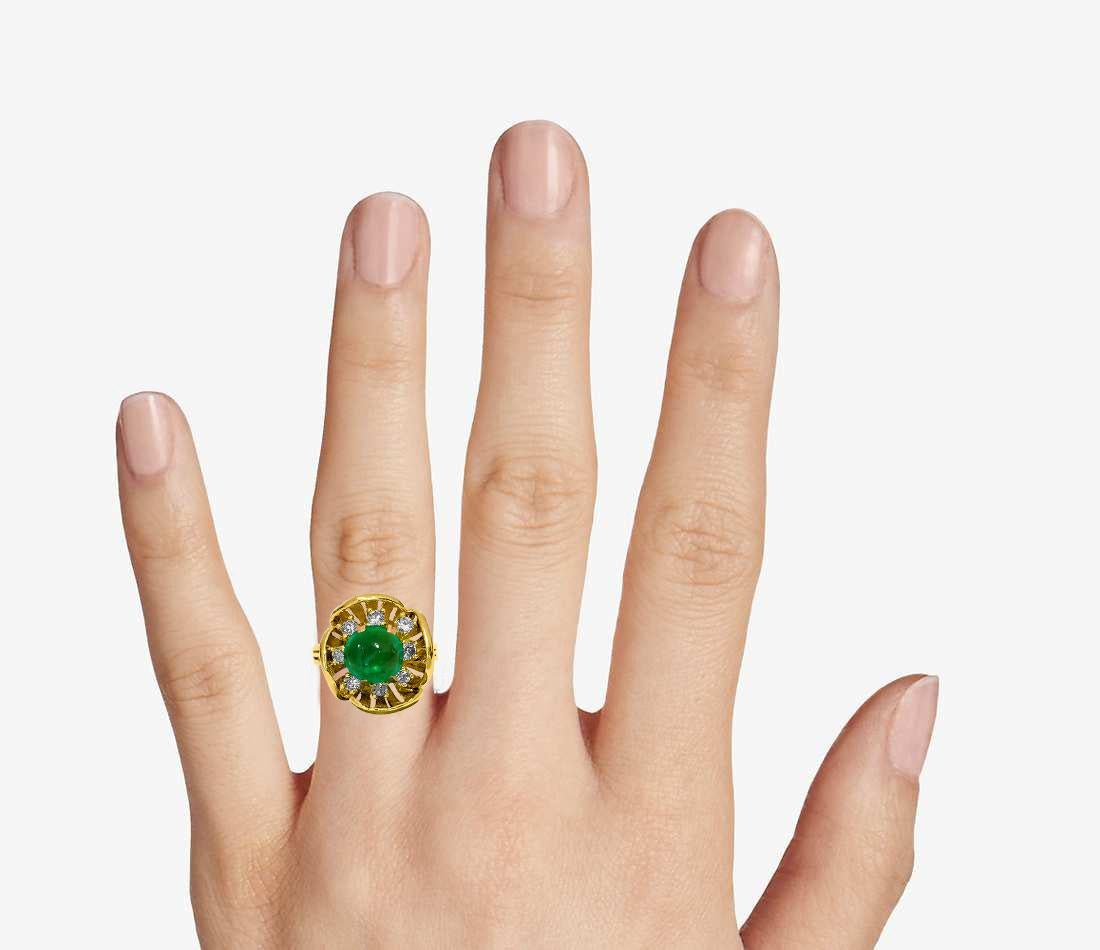 Cabochon Vintage 18K Gold 2.90 Carat Diamond Emerald Ring For Sale
