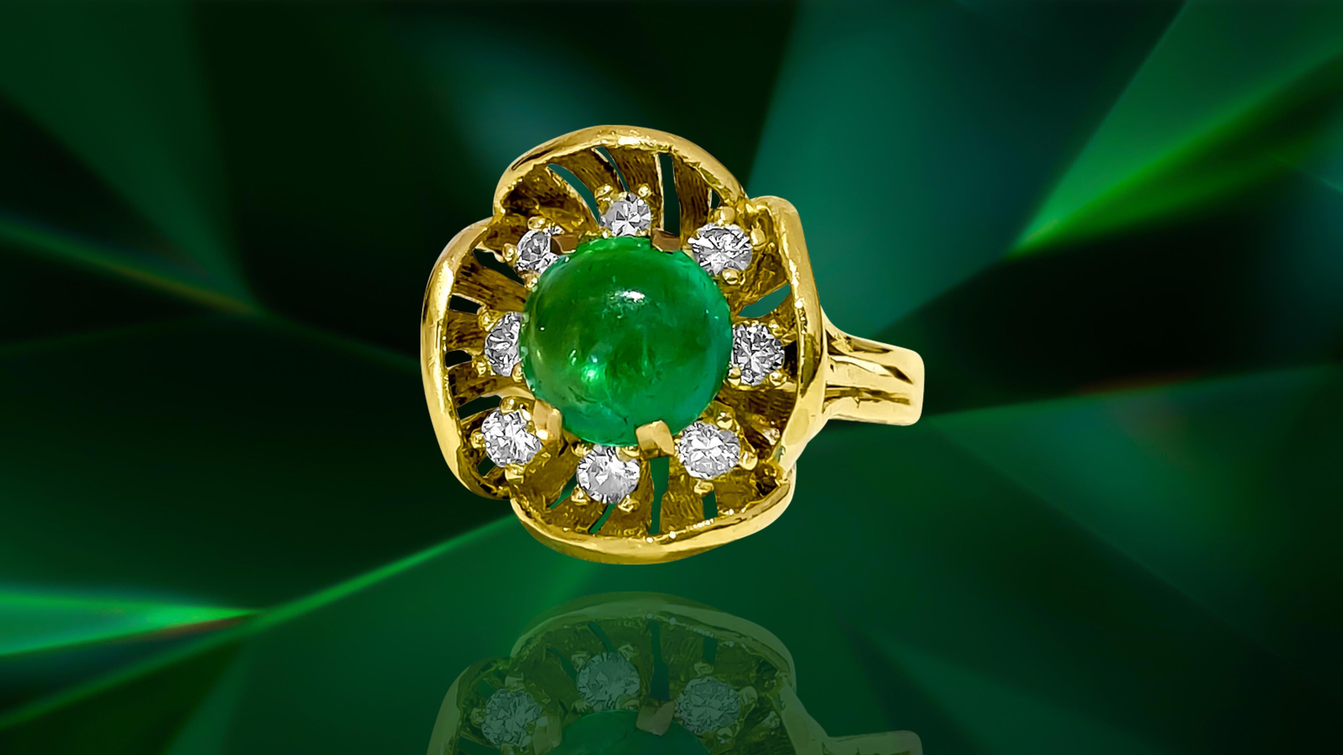 Vintage 18K Gold 2.90 Carat Diamond Emerald Ring In Excellent Condition For Sale In Miami, FL