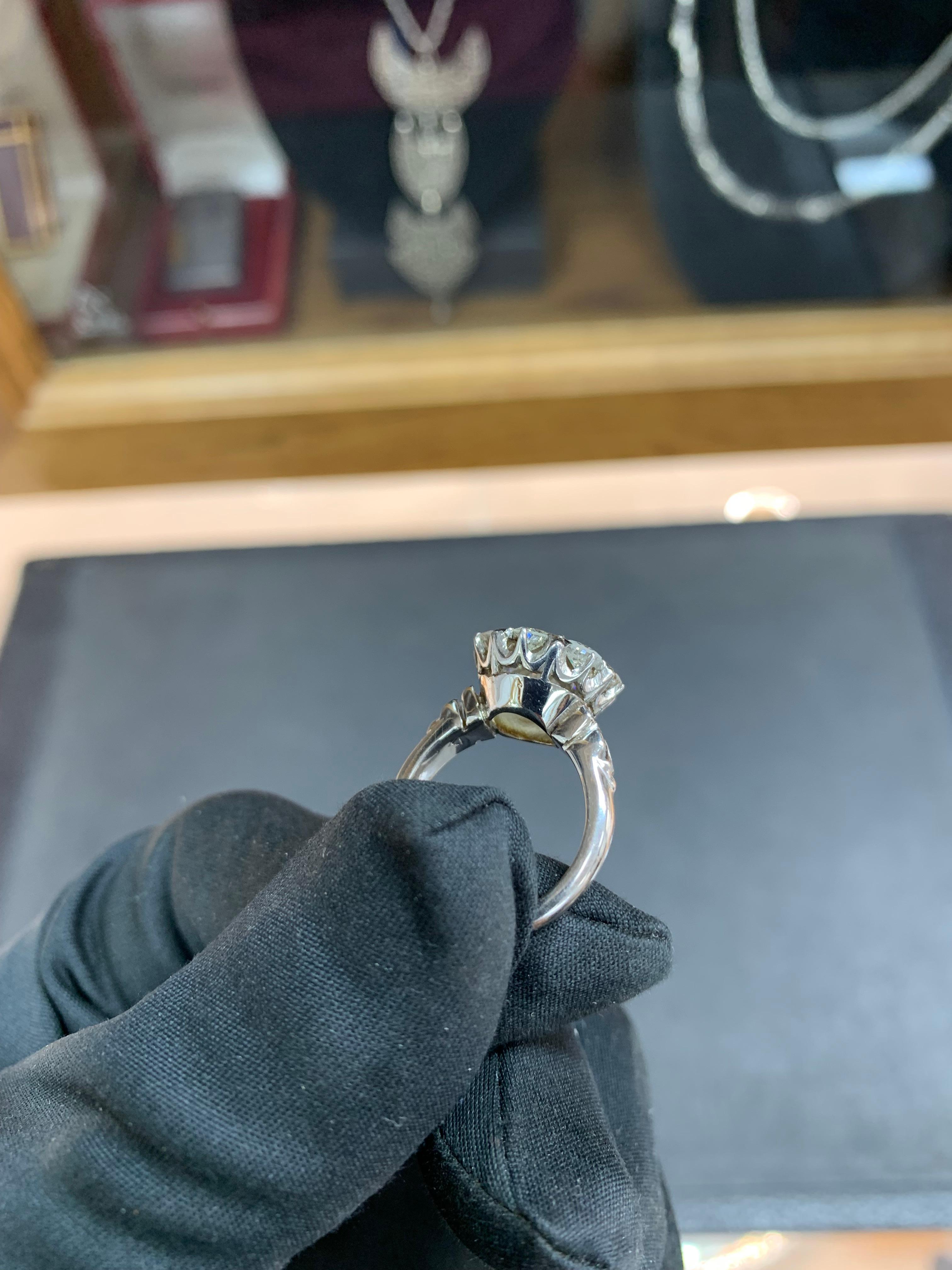 Women's or Men's Vintage 18k Gold 3.0 Carats Diamond Ring For Sale