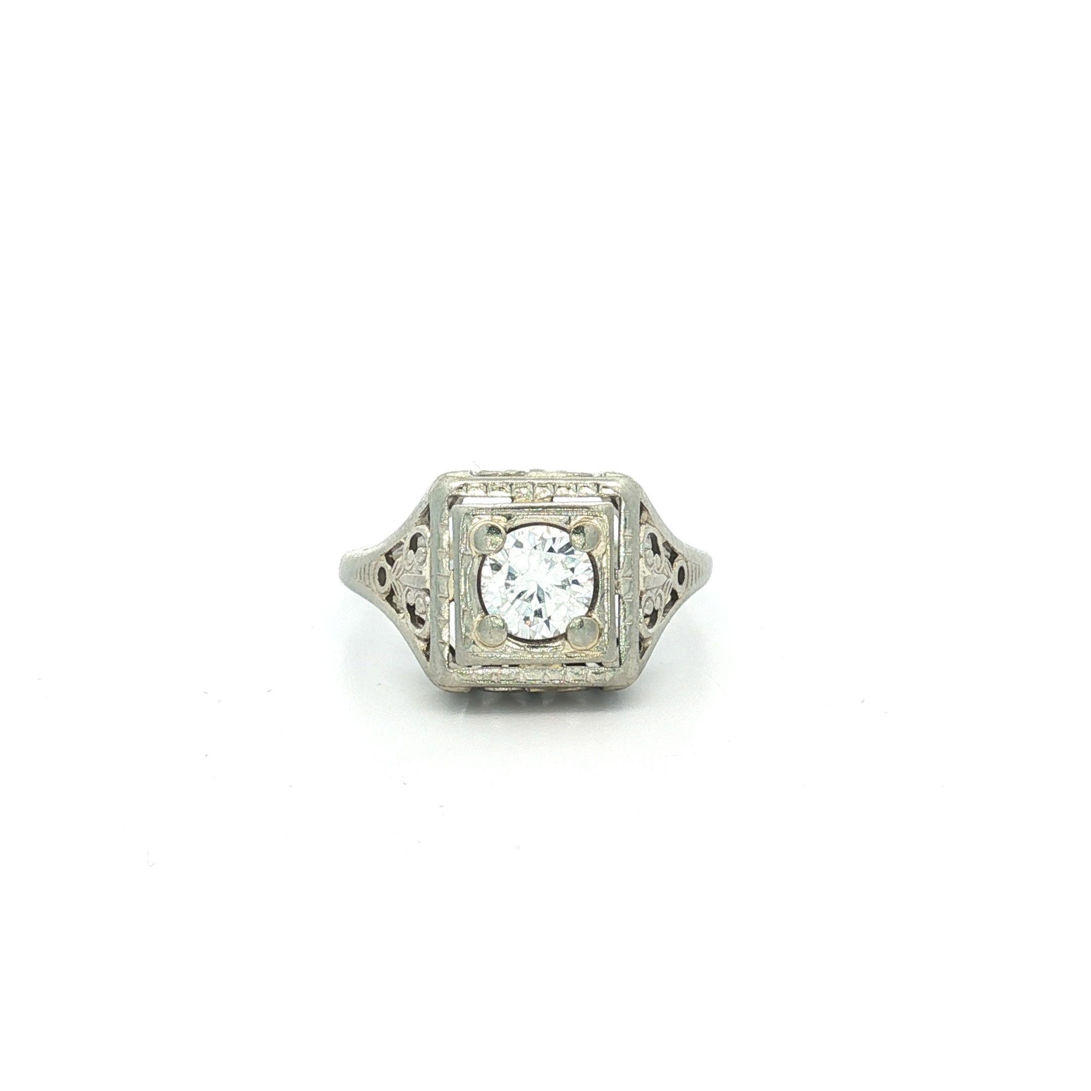 Anello d'epoca in oro 18 carati con diamante rotondo quadrato e solitario con lavorazione a filigrana in vendita 2