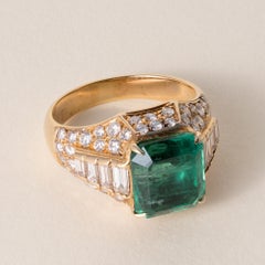 Vintage 18K Gold 4.90 Carat Green Emerald and Diamond Ring