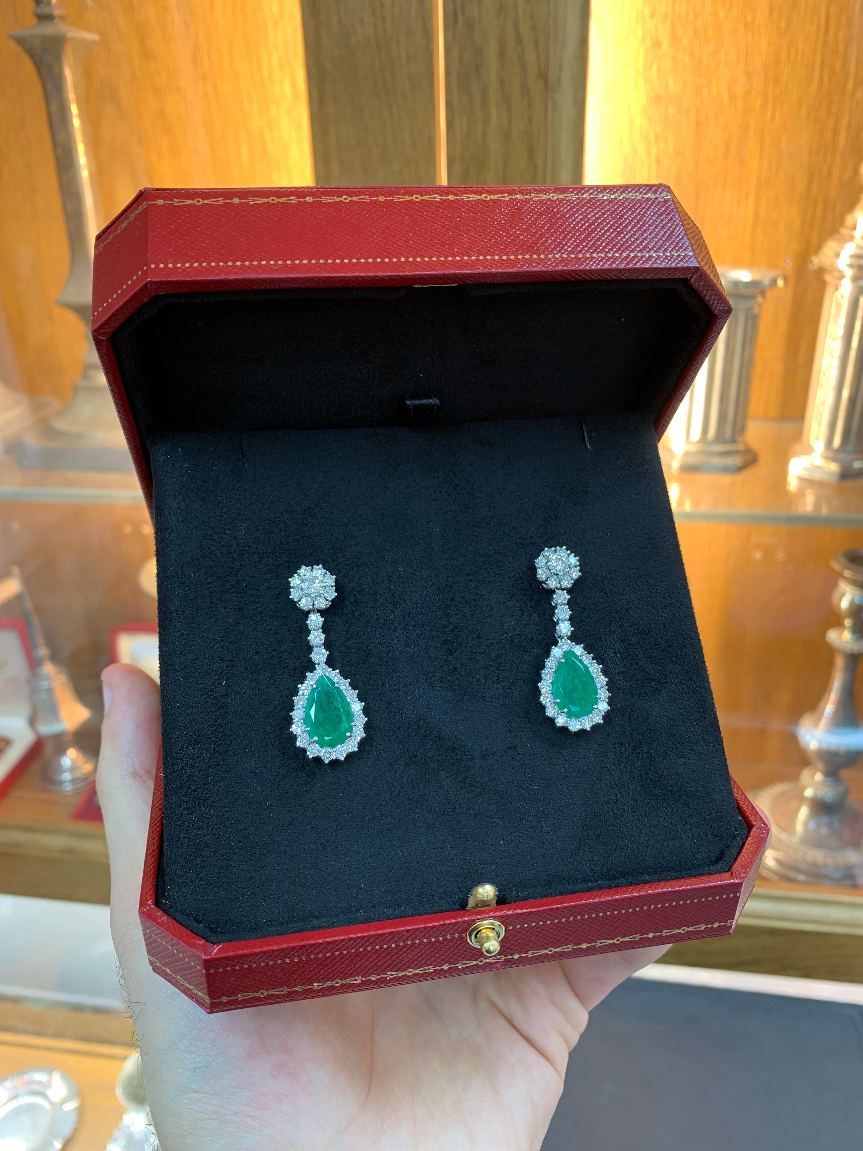 Pear Cut Vintage 18k Gold 5.0 Carats Green Emerald & 1.50 Carats Diamond Earrings For Sale