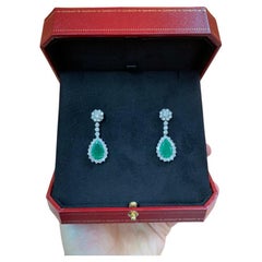 Vintage 18k Gold 5.0 Carats Green Emerald & 1.50 Carats Diamond Earrings
