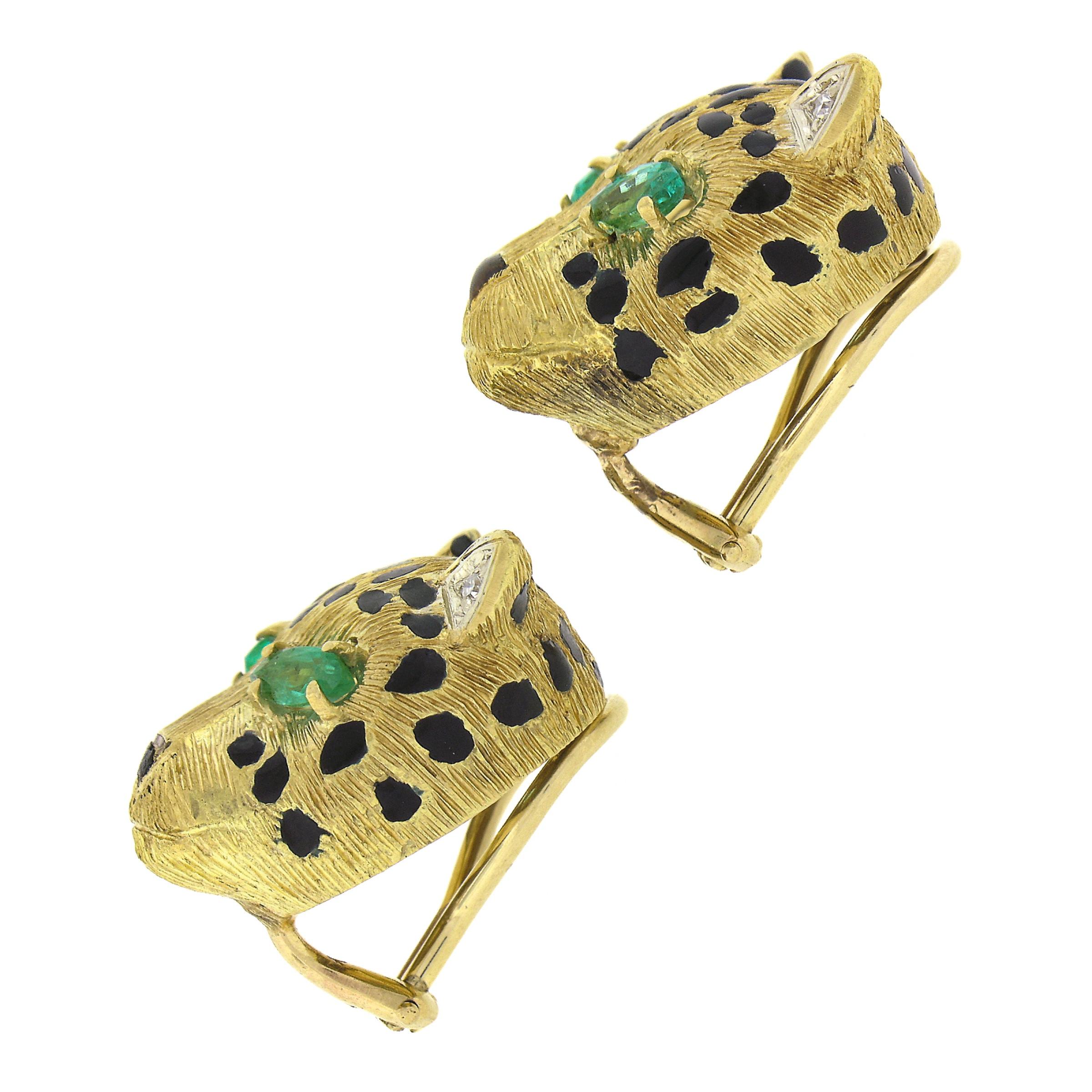 Vintage 18k Gold .56ct Emerald Diamond w/ Black Enamel Panther Clip On Earrings In Good Condition For Sale In Montclair, NJ