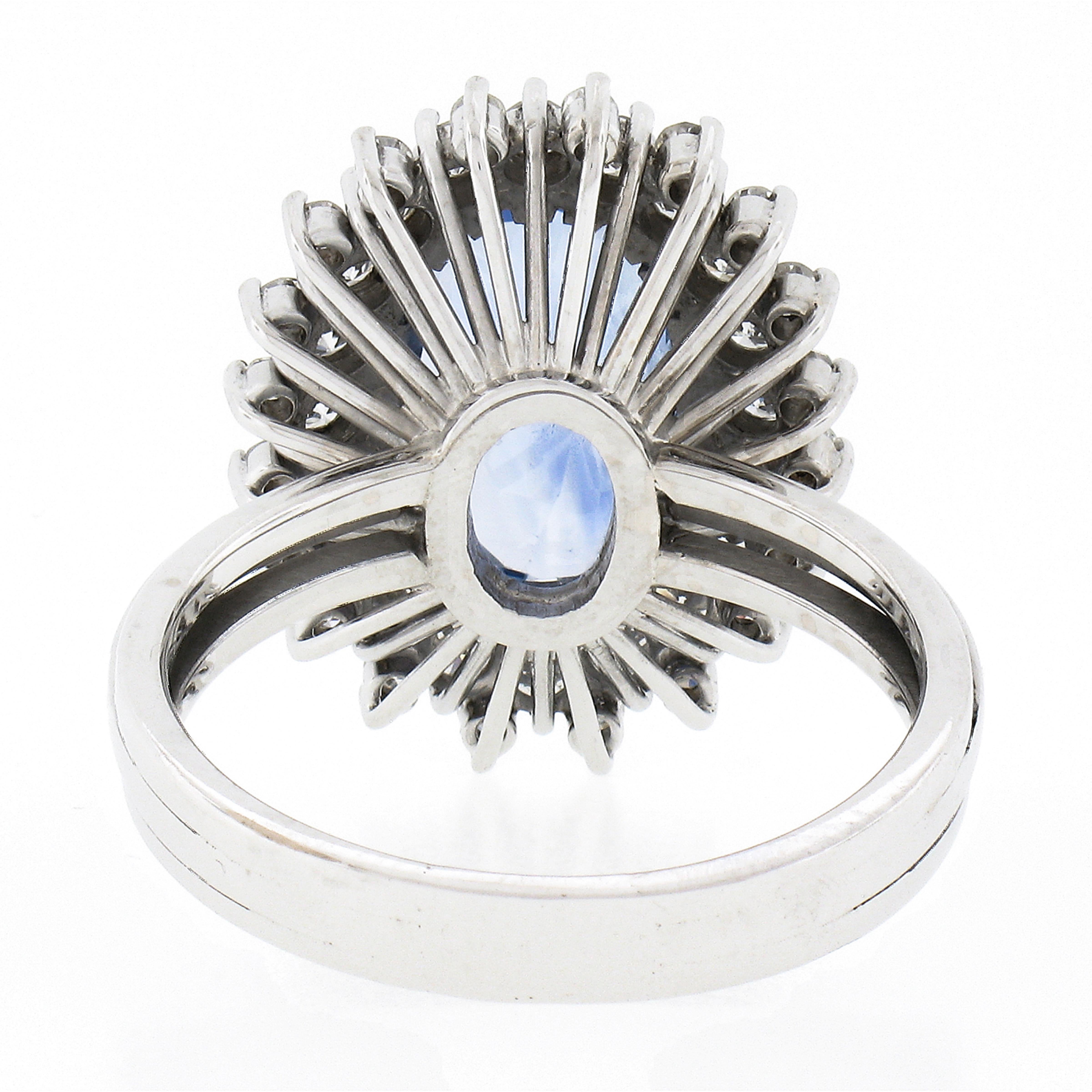 Bague vintage en or 18 carats 5,80ctw GIA Ceylan No Heat Oval Saphir Diamant Dual Halo Ring en vente 1