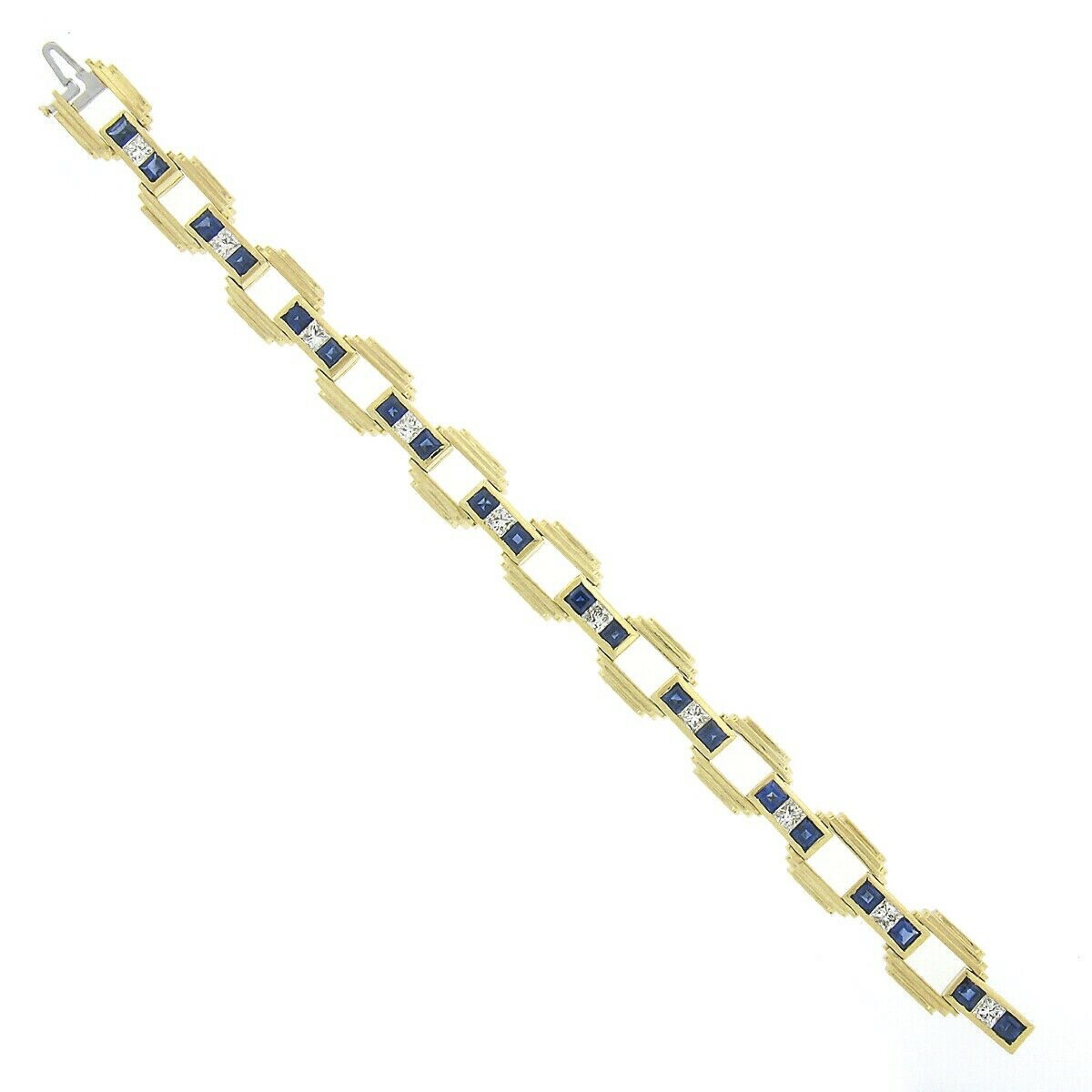 Taille carrée Bracelet à maillons vintage en or 18 carats avec pyramide de saphirs carrés et diamants en vente