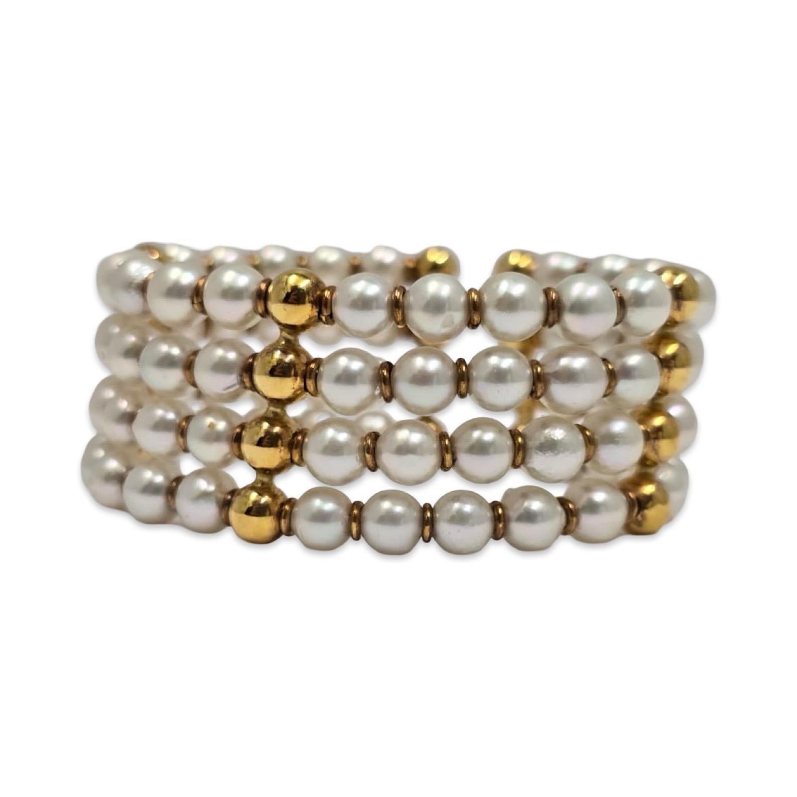 Taglio rotondo Bracciale strutturale d'epoca in oro 18 carati e perle coltivate da 6,5 mm a cinque file in vendita