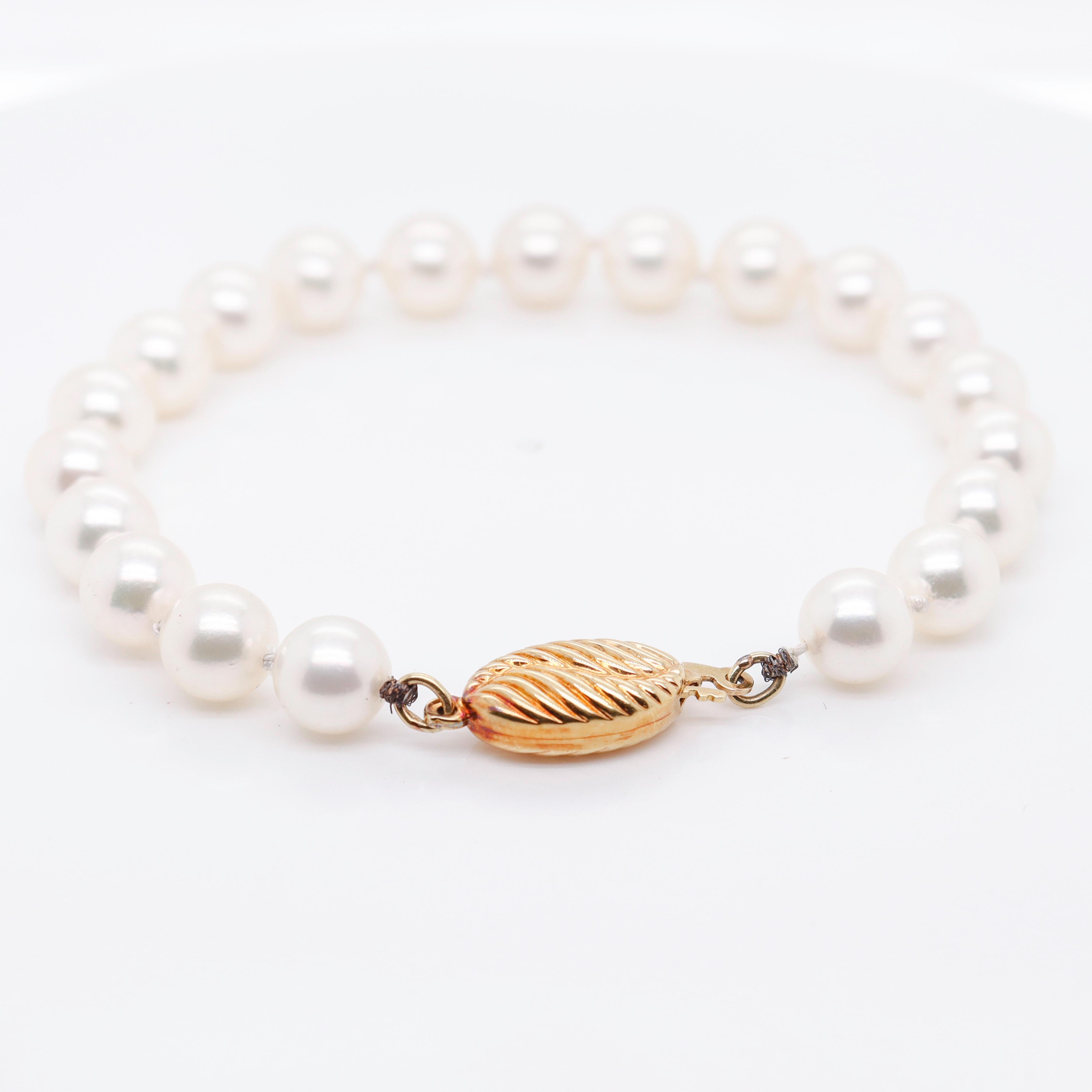 Modern Vintage 18k Gold & Cultured Pearl Single Strand Bracelet For Sale