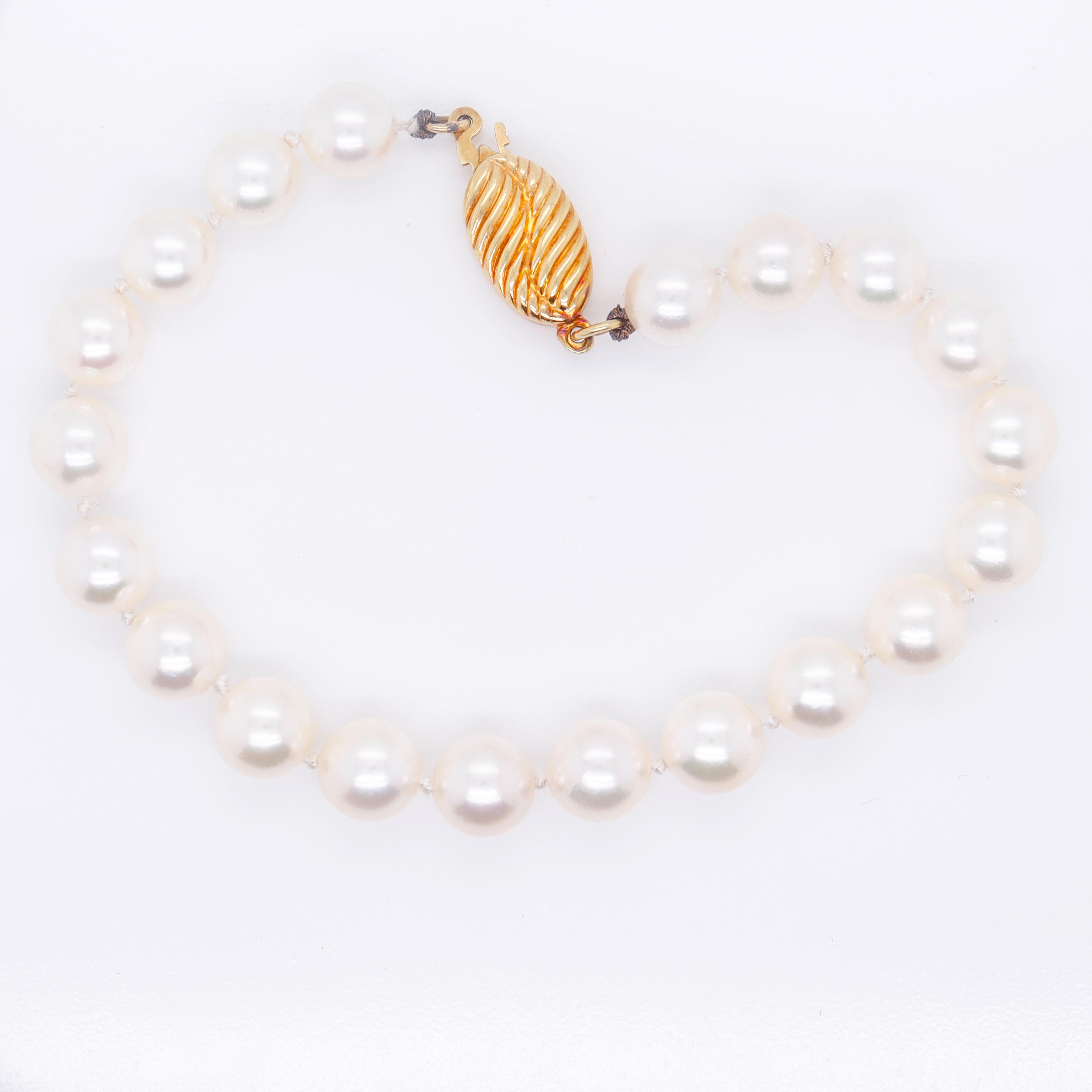 Round Cut Vintage 18k Gold & Cultured Pearl Single Strand Bracelet For Sale