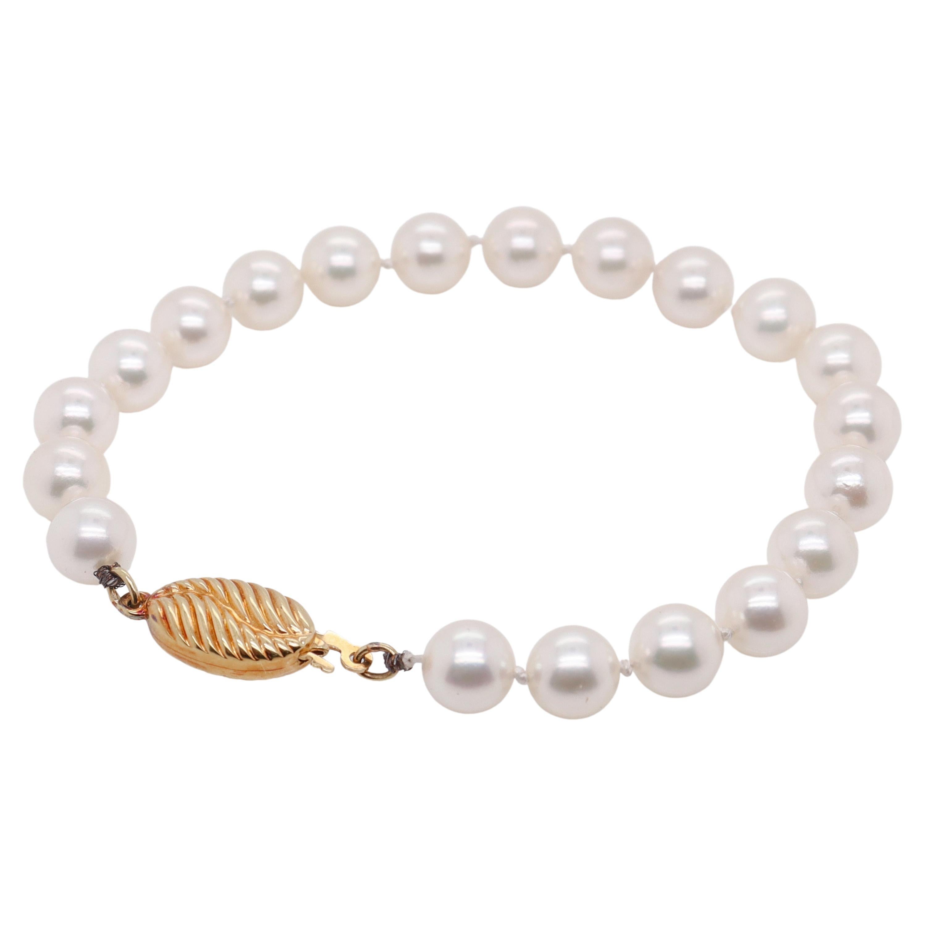 Bracelet vintage à un brin en or 18 carats et perles de culture de 7 mm en vente