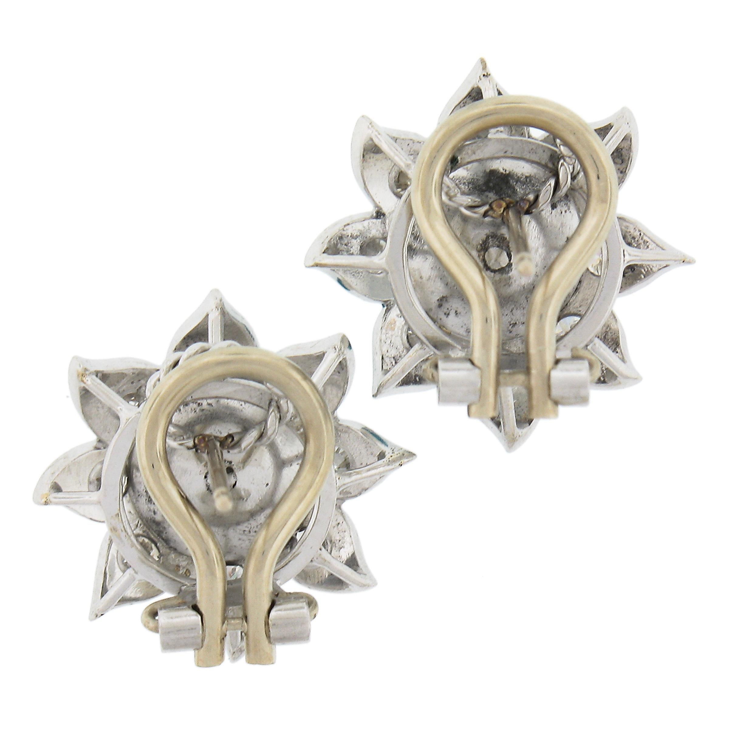 18 Karat Gold 8,5 mm Runde Perle mit 1,25 Karat Diamanten Blume Omega Ohrringe, Vintage Damen im Angebot