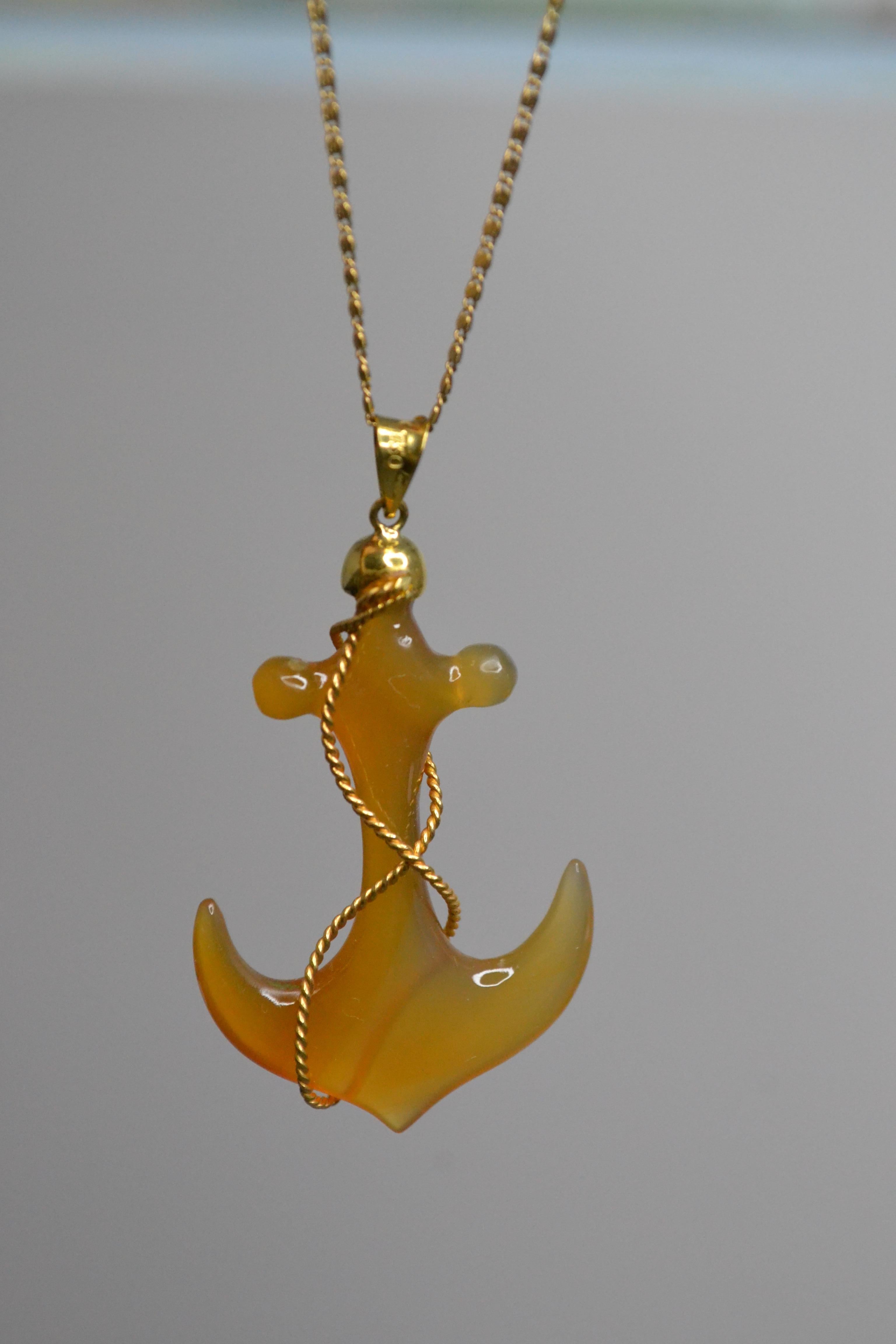 Retro Vintage 18k Gold Agate Anchor Pendant Limited Edition For Sale