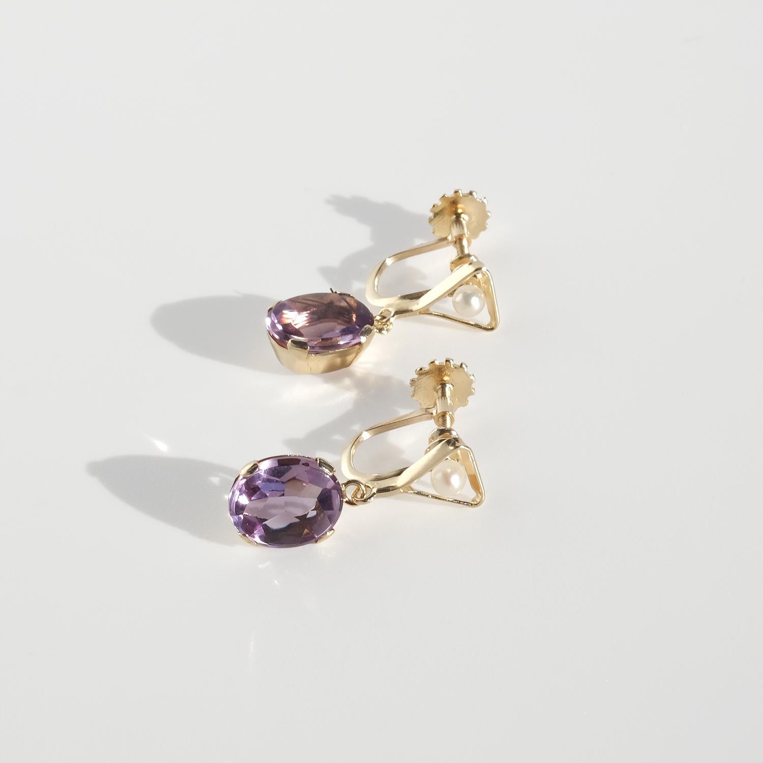 Orecchini d'epoca in oro 18 carati, ametista e perle di Ateljé Stigbert, 1962 In condizioni buone in vendita a Stockholm, SE