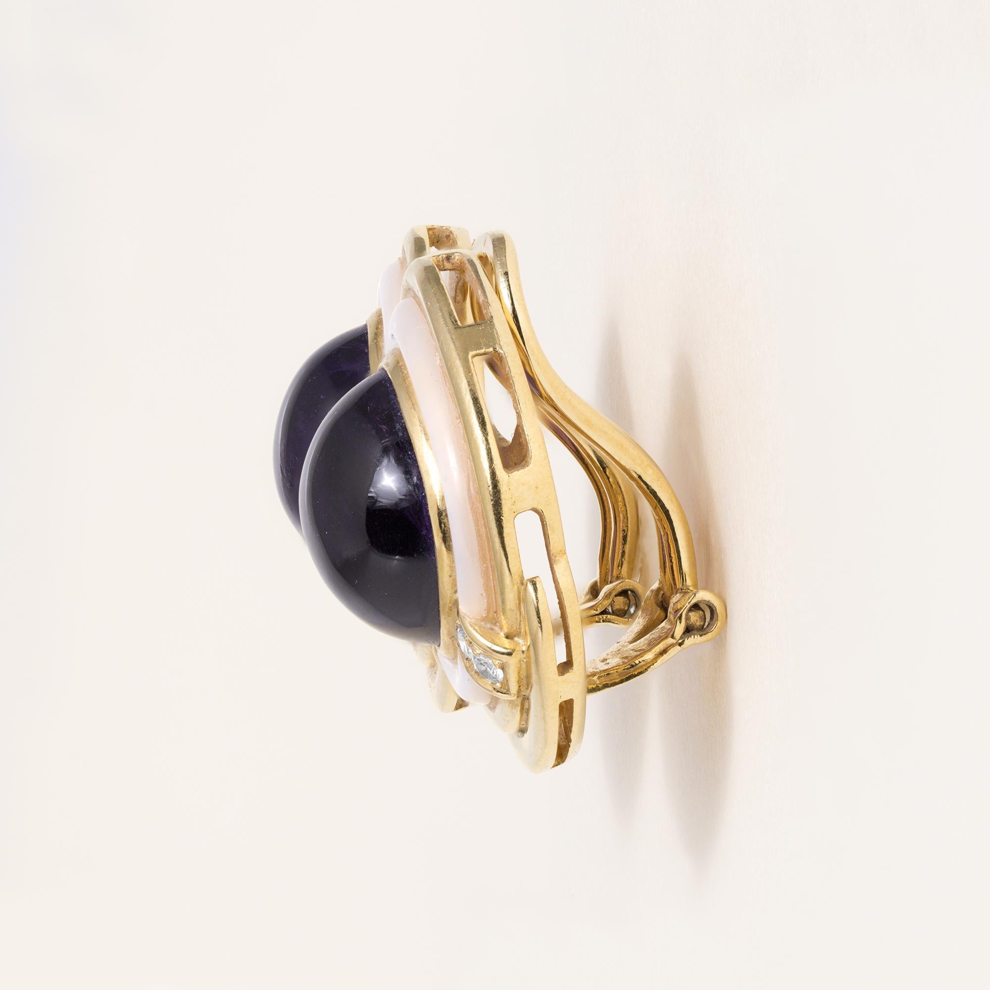 Pendientes vintage de oro de 18 quilates con amatista, diamante y madreperla Moderno en venta