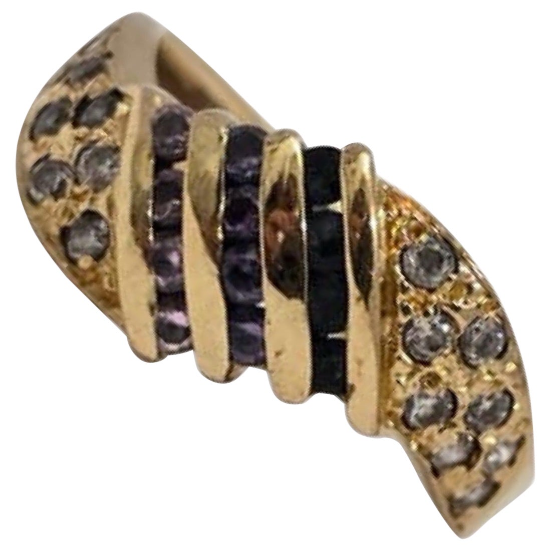 Vintage 18K Gold Amethyst Ribbon Wave Band Ring, Sculptural Modernist Design For Sale